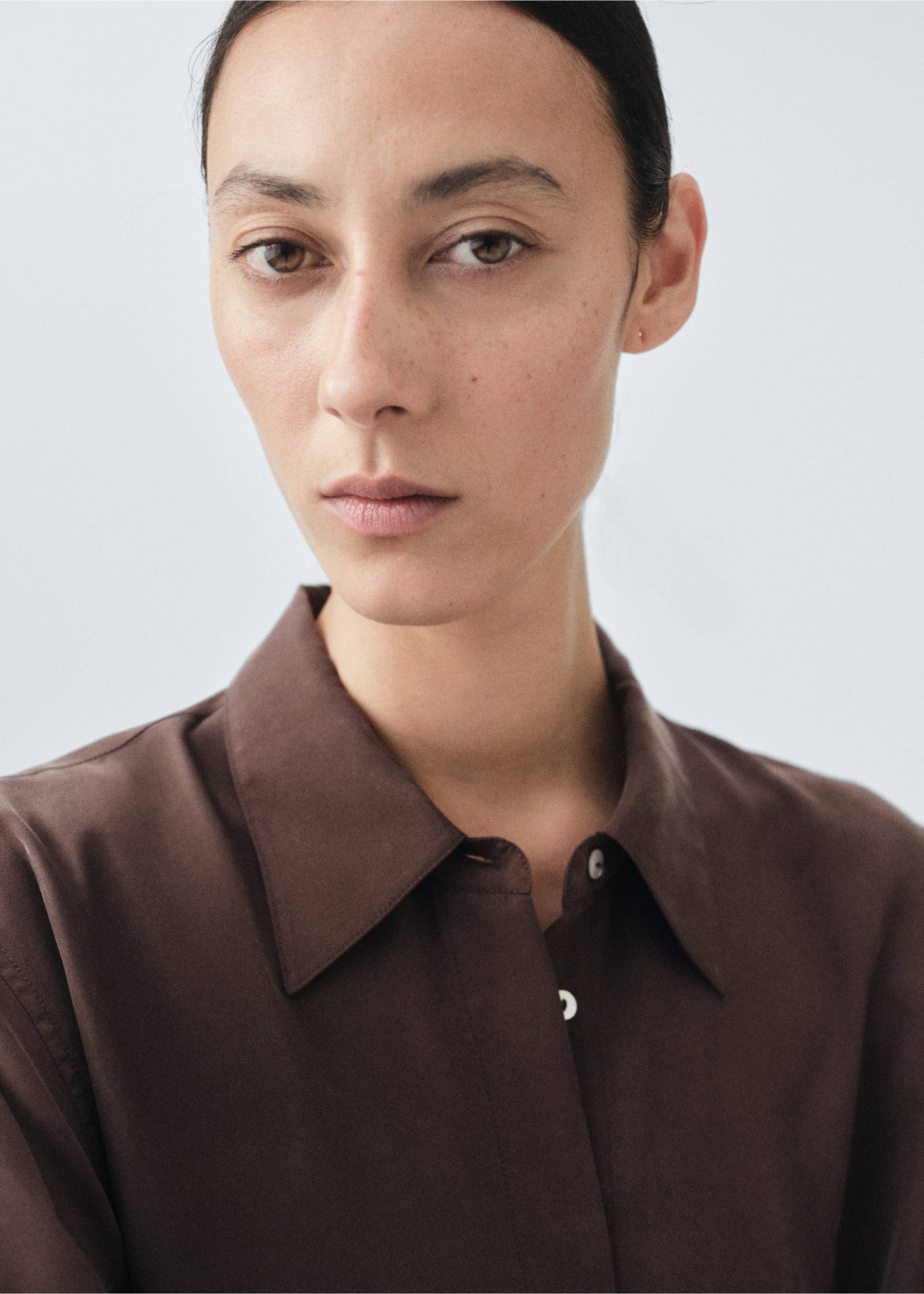 Chemise oversize 100 % soie - Détail de l'article 1, Chocolat. Ref: 17036351-00.