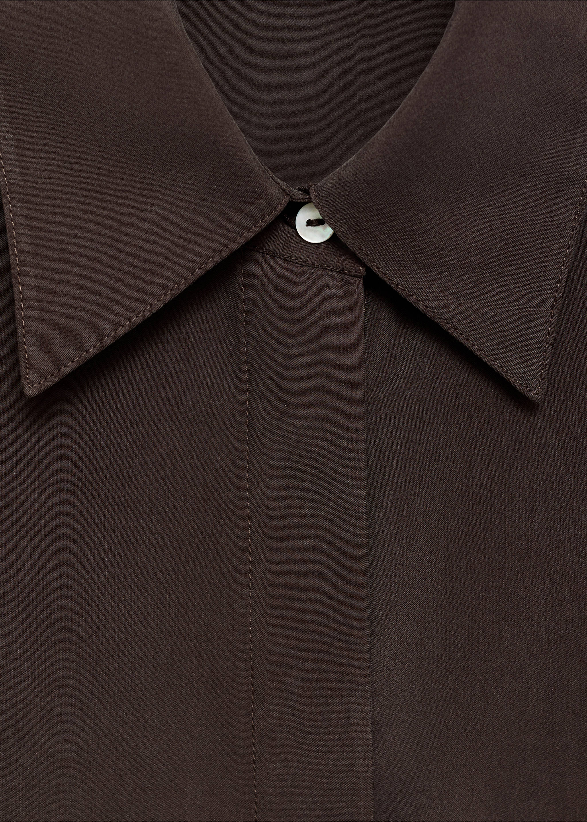 Chemise oversize 100 % soie - Détail de l'article 8, Chocolat. Ref: 17036351-00.