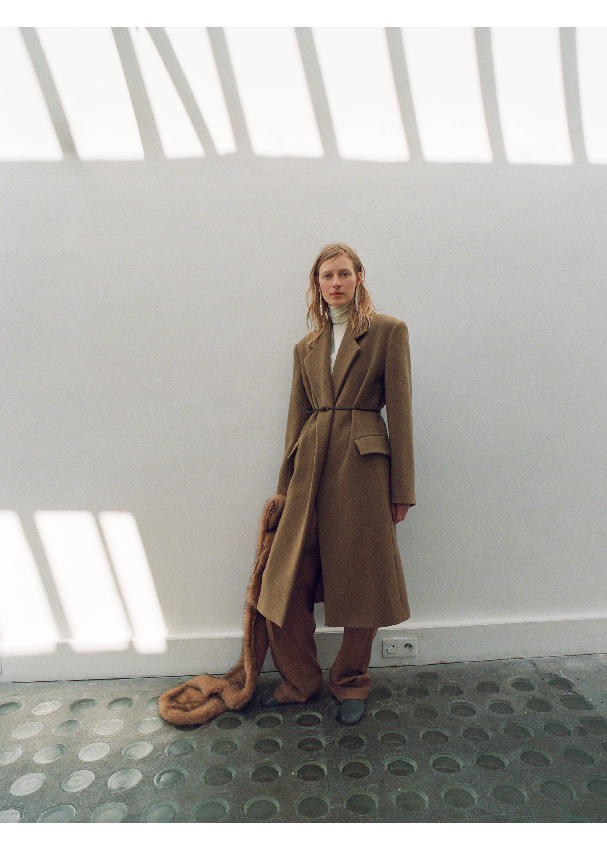 Wool coat with lapels - Details of the article 9, Medium Brown. Ref: 17036361-00.