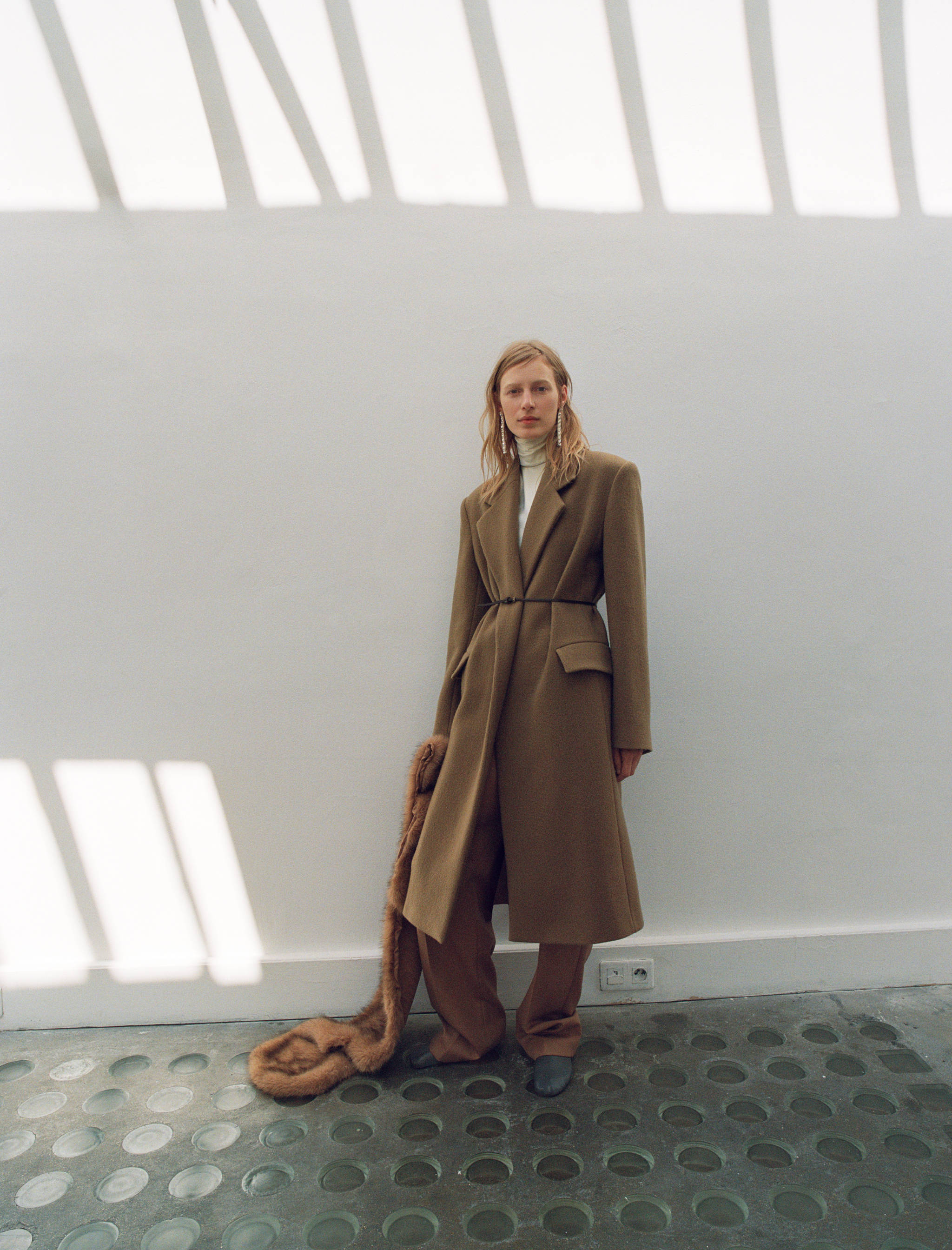 Wool coat with lapels - Details of the article 9