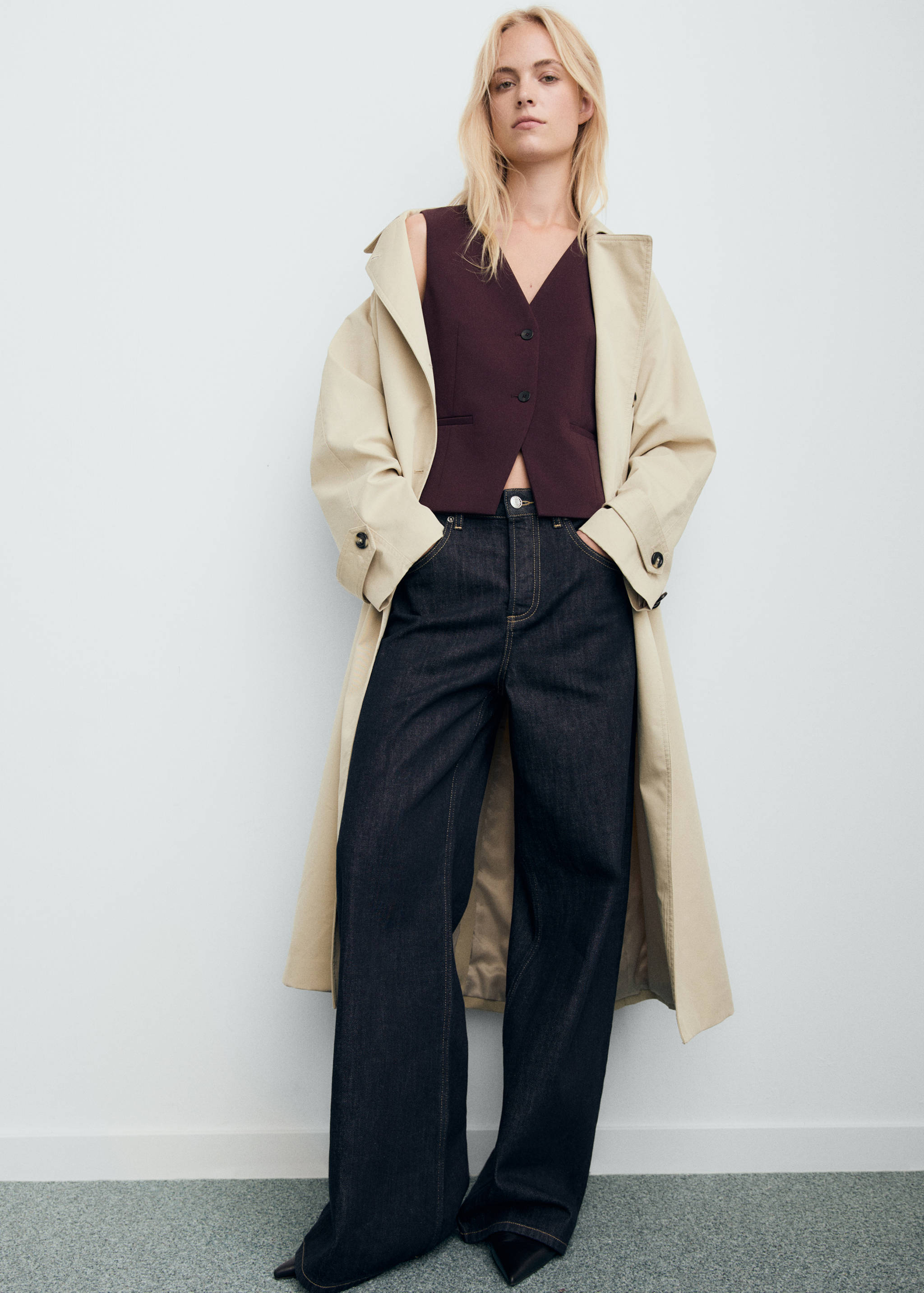 Fitted suit waistcoat - Details of the article 2