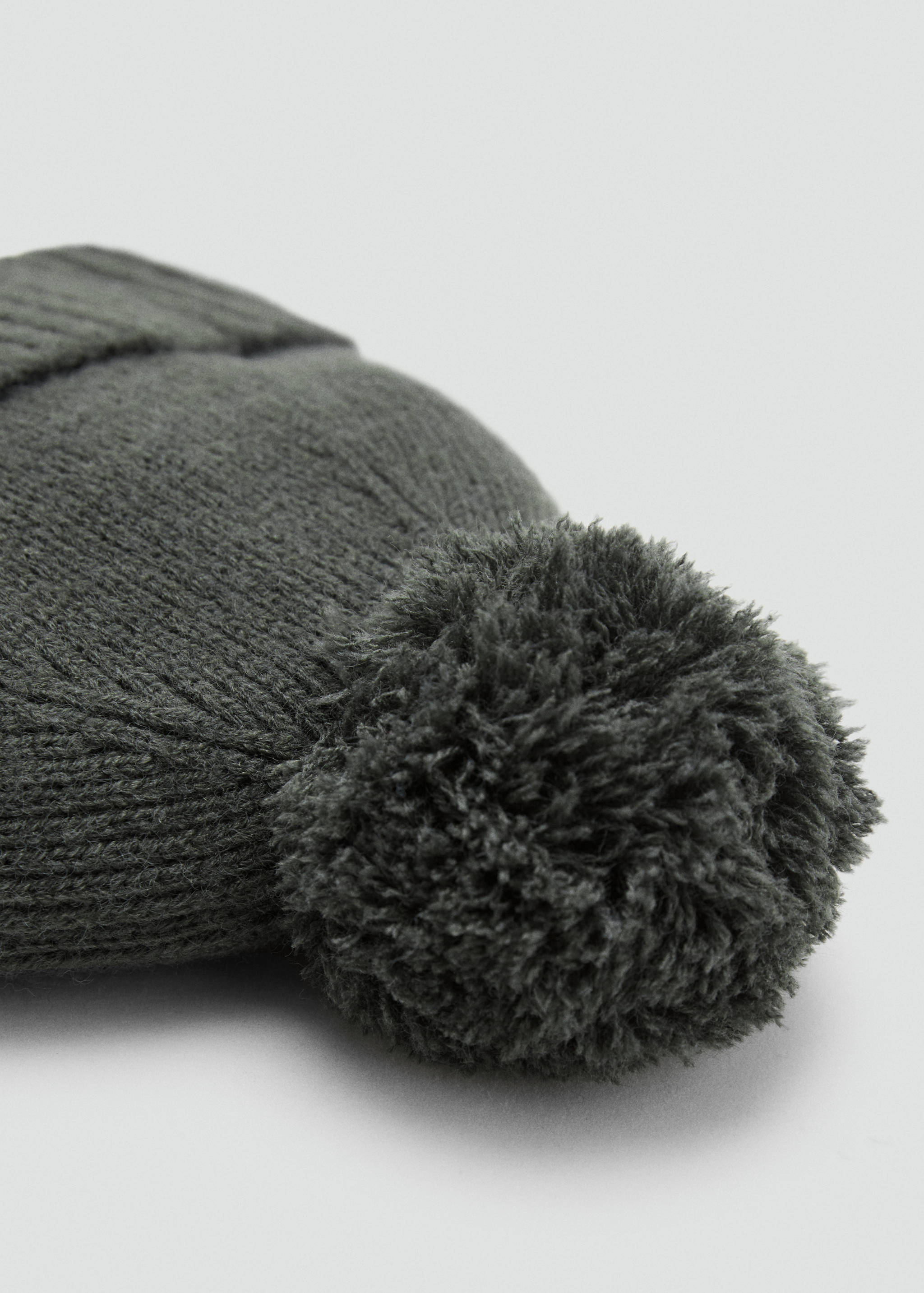 Earmuff knitted hat - Details of the article 1
