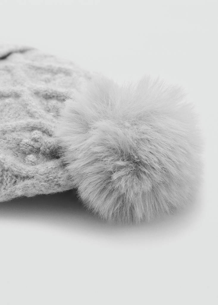 Textured hat with pom-pom — Grey