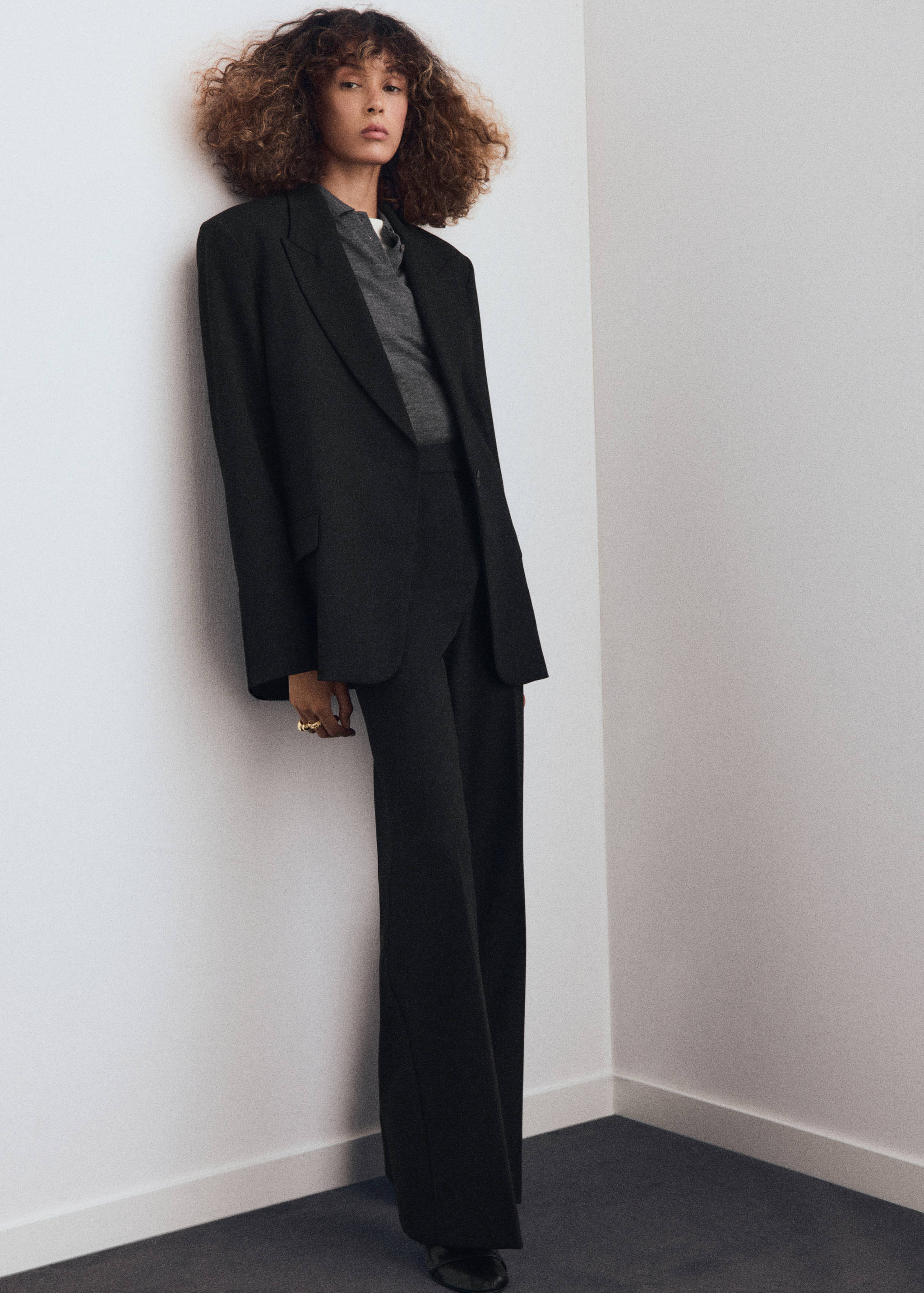 Suit blazer with flap pockets - General plane