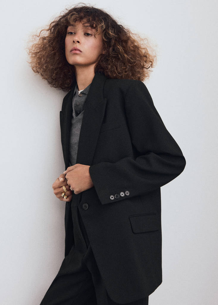 Suit blazer with flap pockets