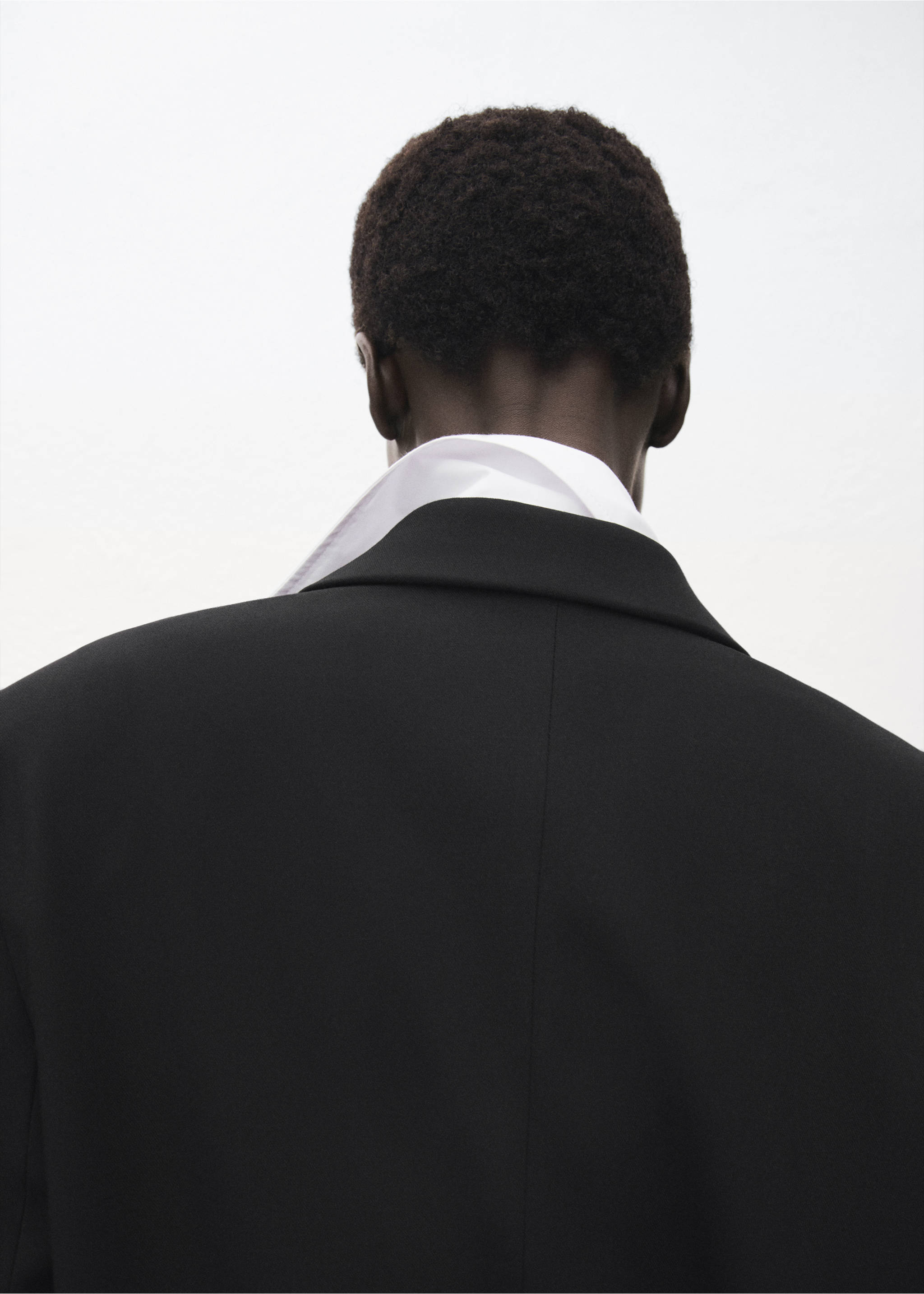 Suit blazer with flap pockets - Details of the article 6, Black. Ref: 17036743-00.