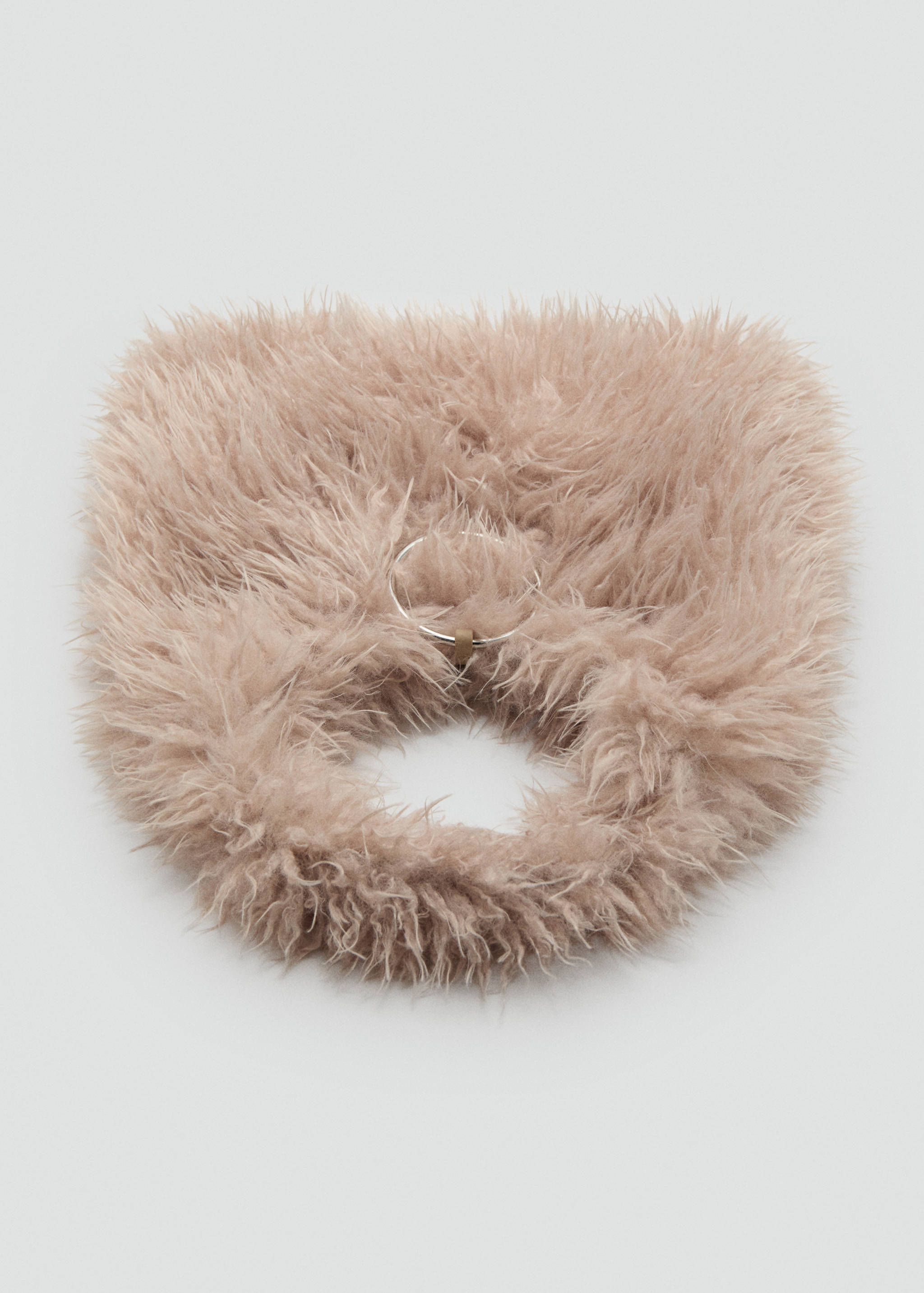 Сумка через плечо из меха с декоративным кольцом - Деталь изделия 3