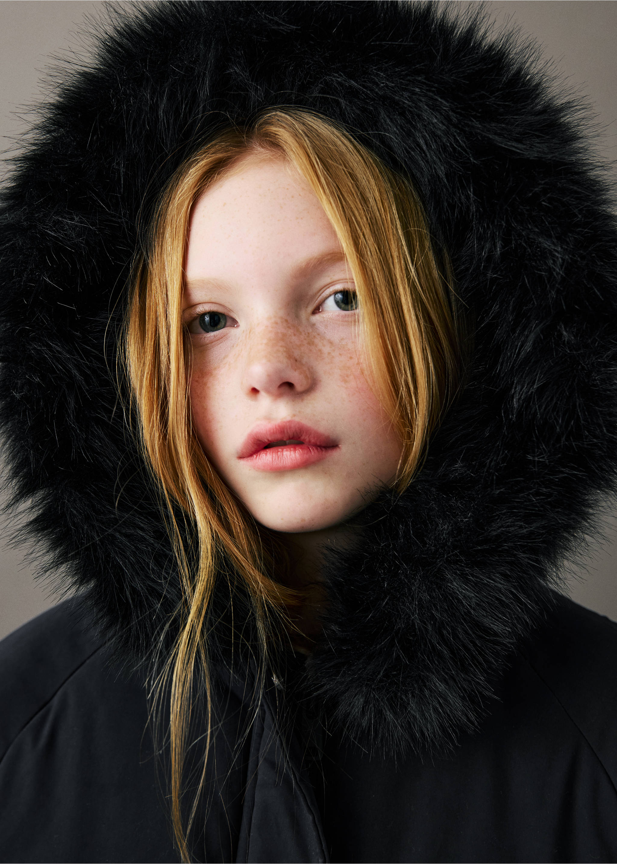 Anorak with shearling-effect hood - Medium plane, Black. Ref: 17037761-00.