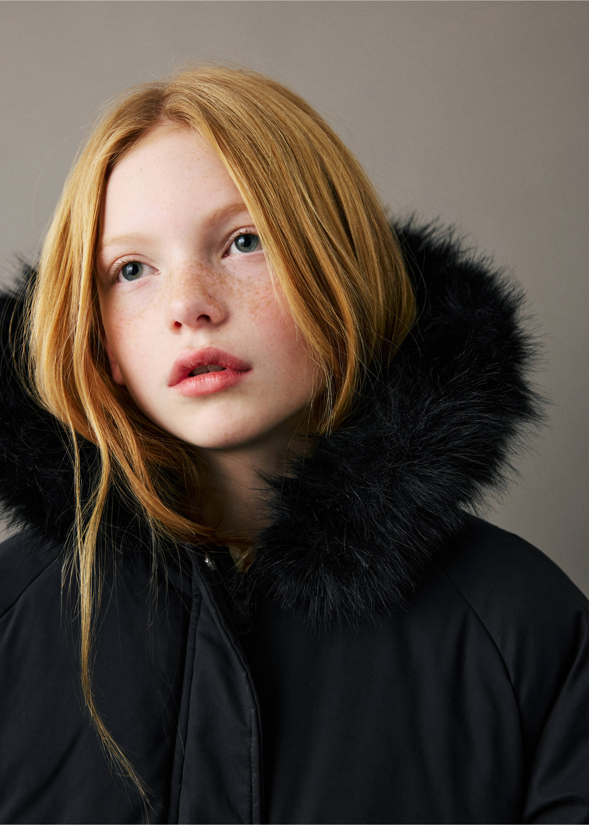 Anorak with shearling-effect hood - Details of the article 1, Black. Ref: 17037761-00.