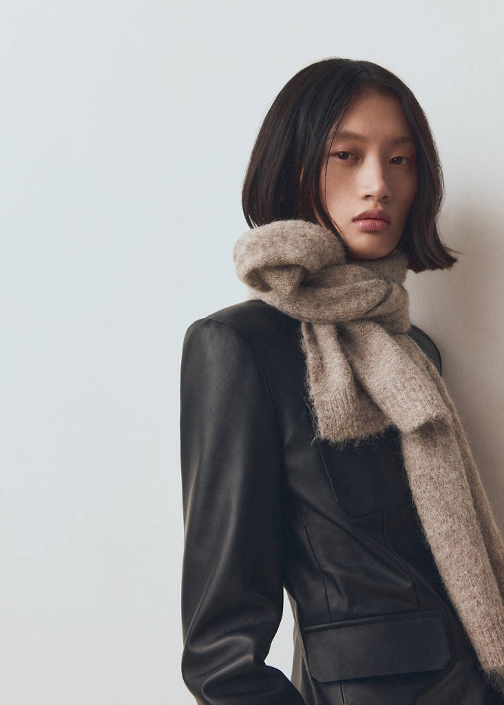 Plain knitted scarf — Medium Brown
