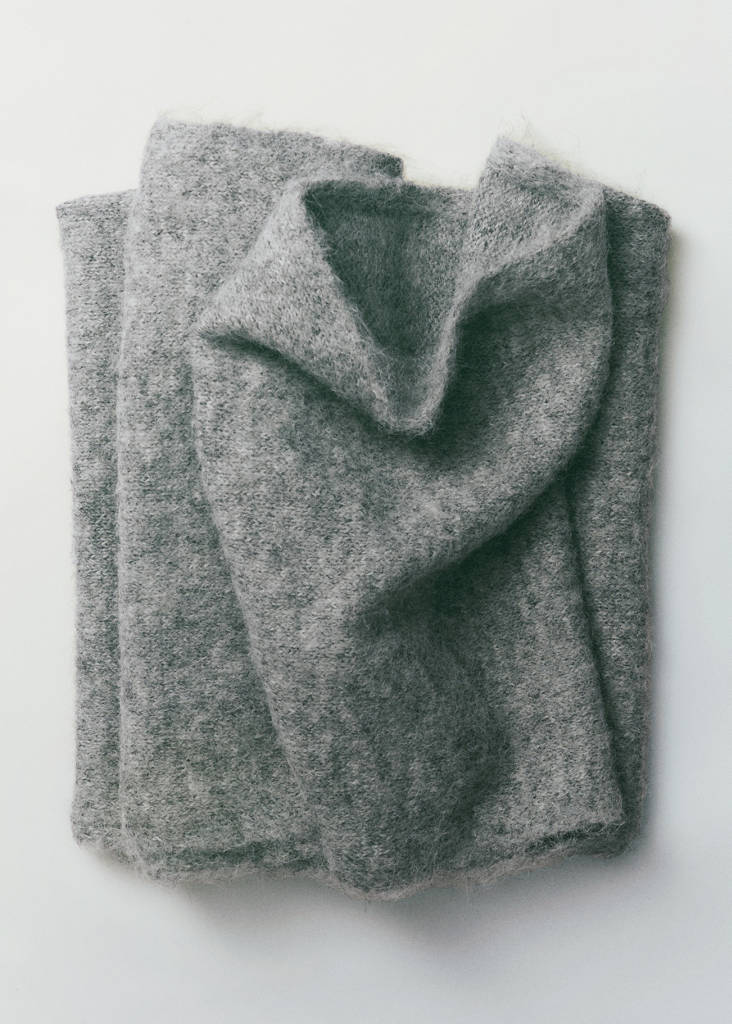 Plain knitted scarf — Medium Heather Grey