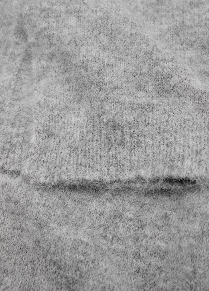 Plain knitted scarf — Medium Heather Grey
