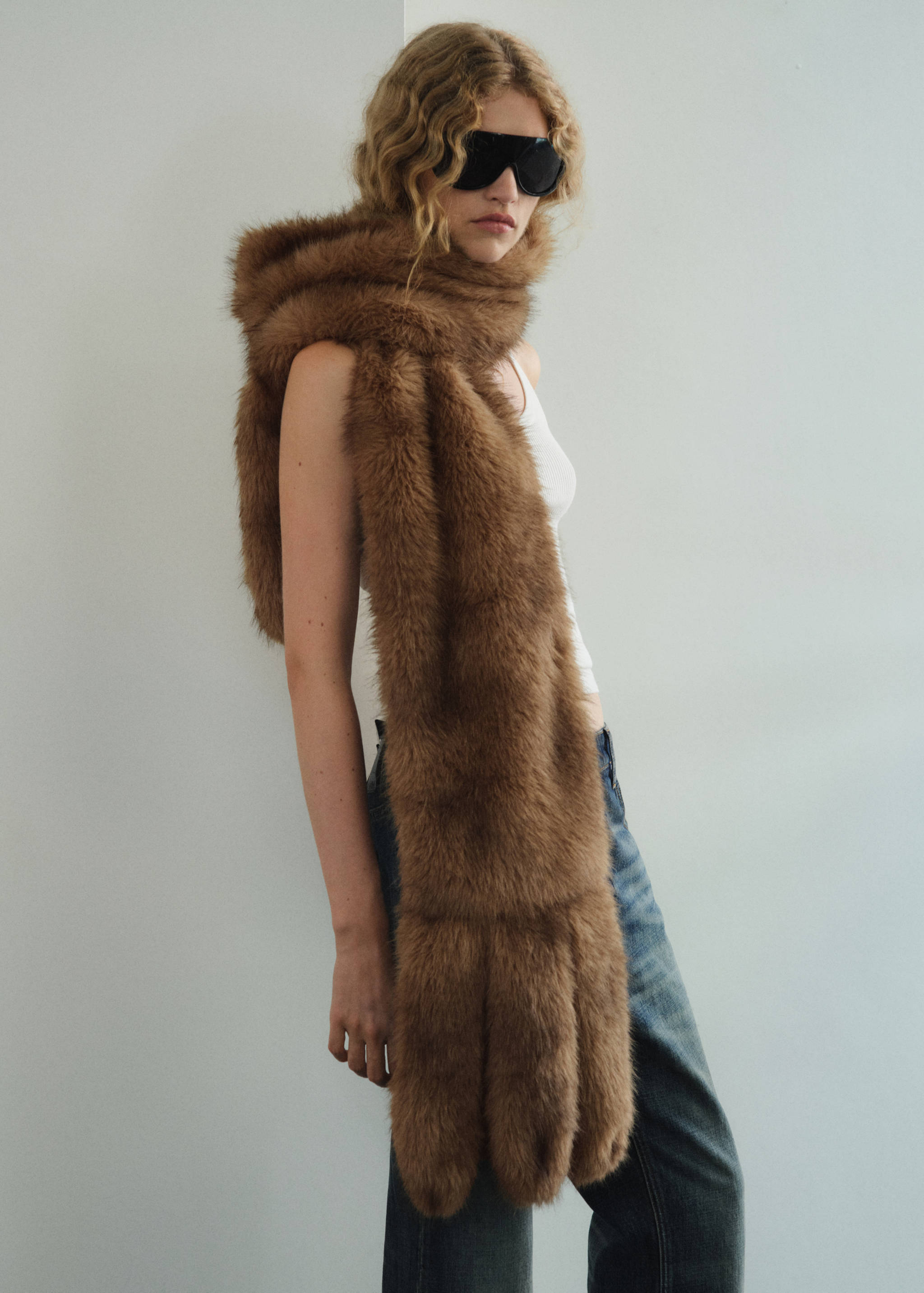 Long faux-fur scarf - General plane