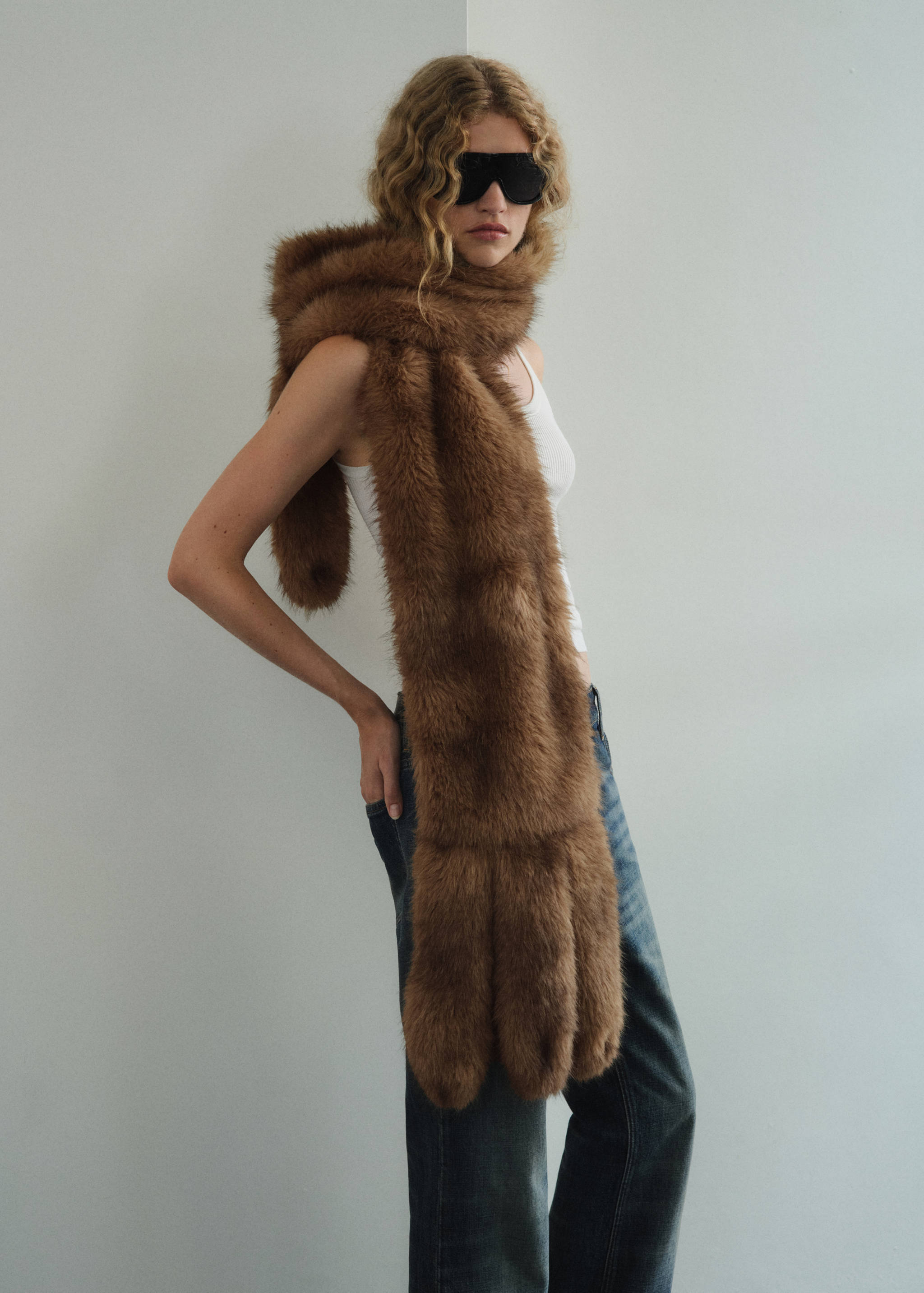 Long faux-fur scarf - Details of the article 9