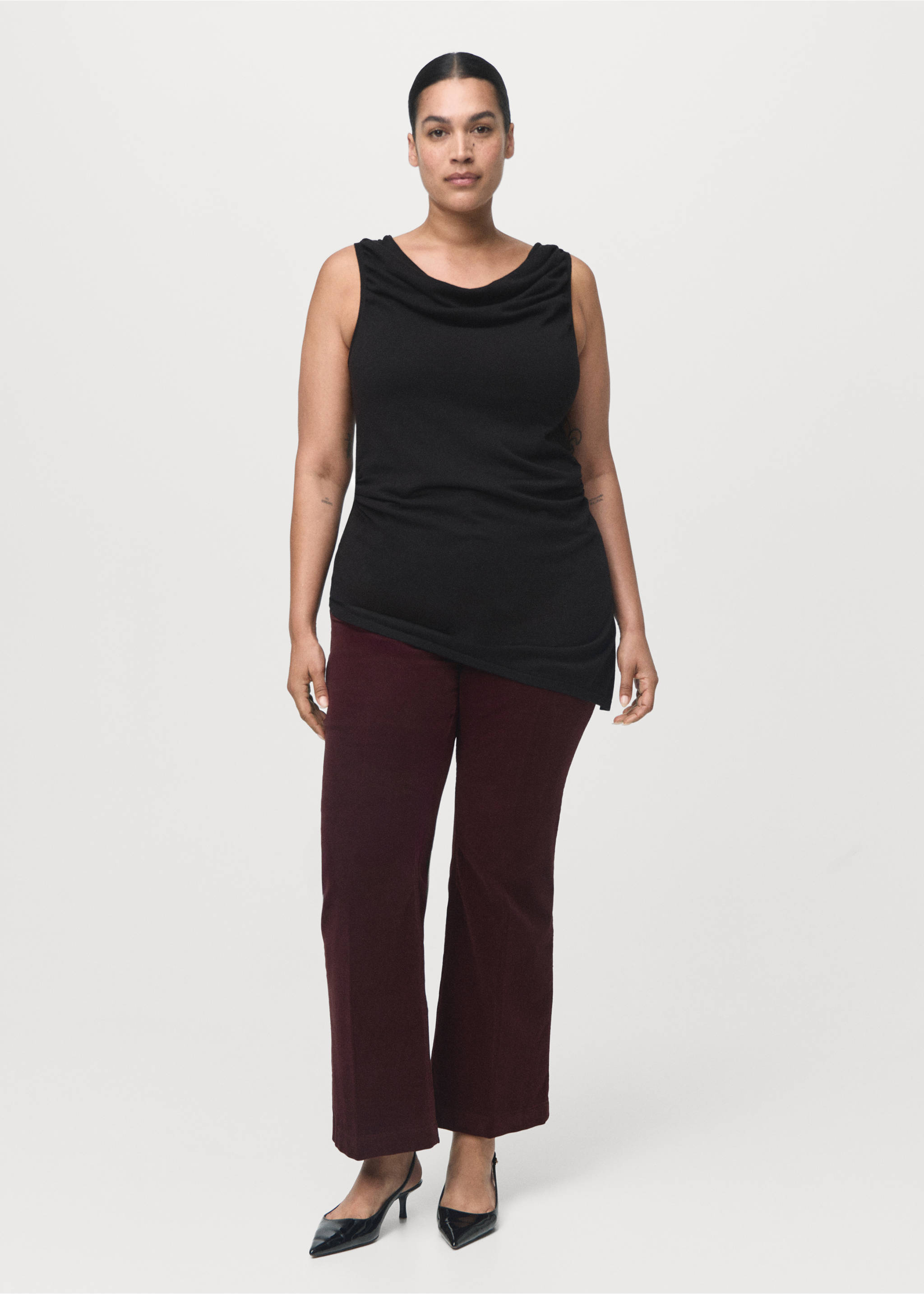 Corduroy flared jeans - Details of the article 3, Wine. Ref: 17037772-00.
