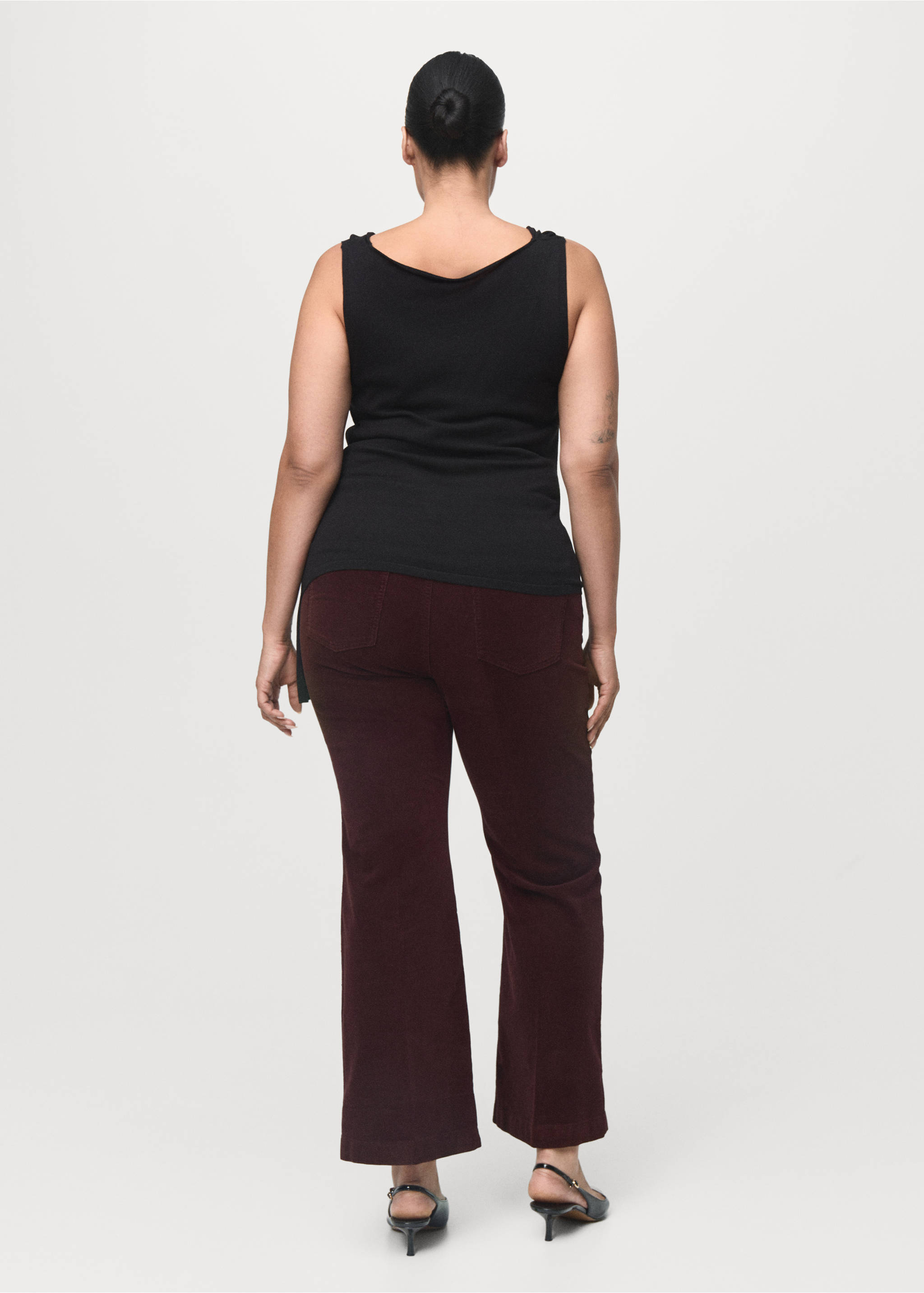 Corduroy flared jeans - Details of the article 4, Wine. Ref: 17037772-00.