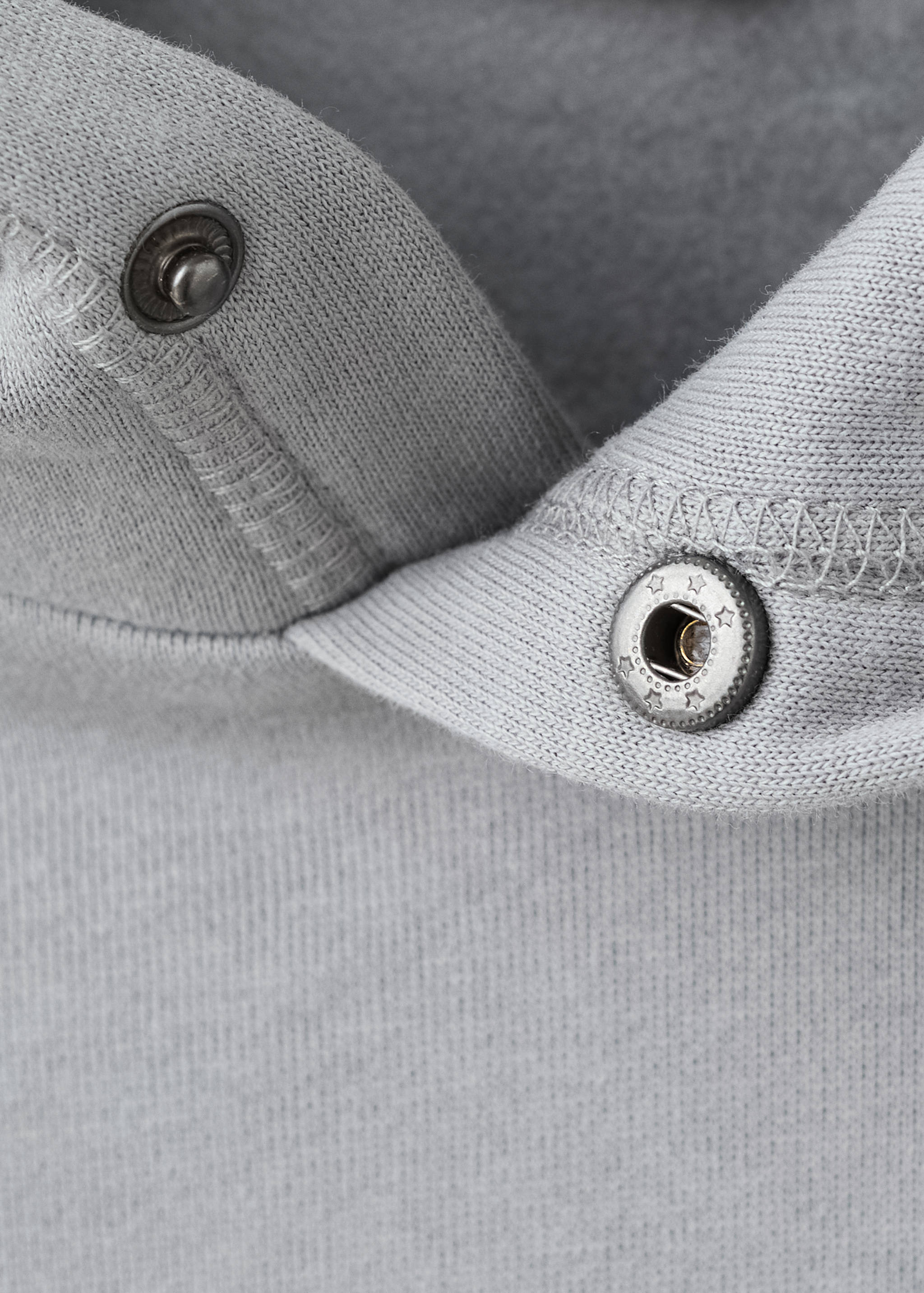 Свитшот с принтом и капюшоном - Деталь изделия 8