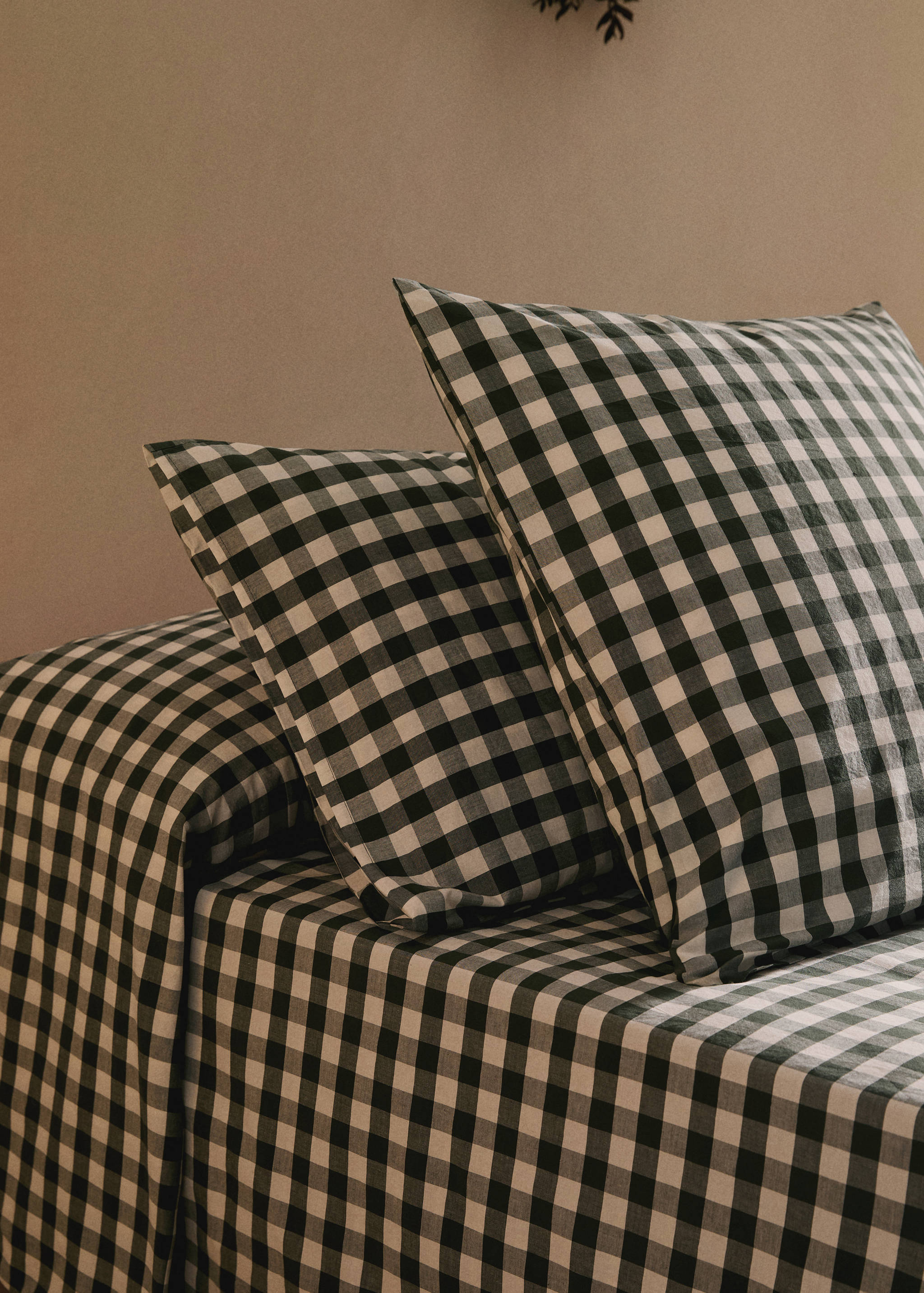 Two cotton yarn-dyed gingham check pillowcases 50x75cm - General plane