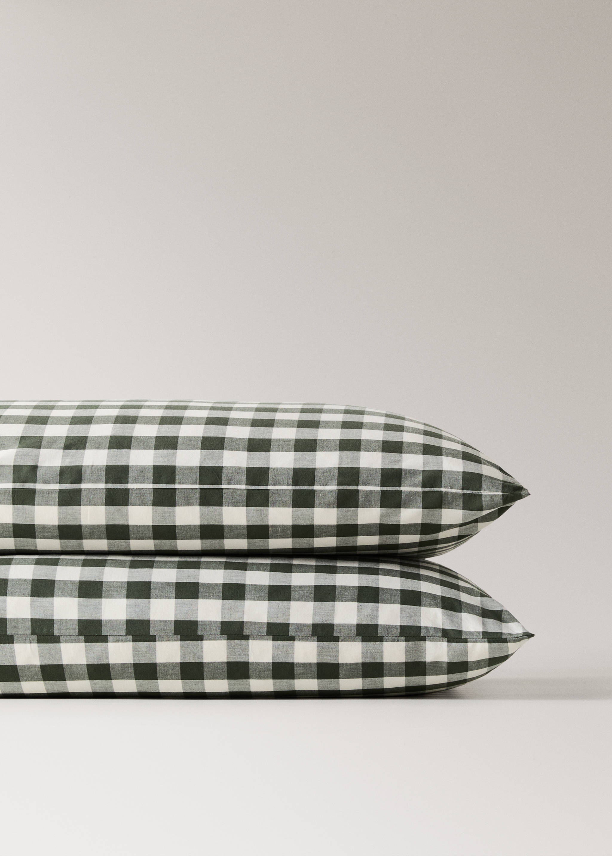 Two cotton yarn-dyed gingham check pillowcases 50x75cm - Details of the article 1