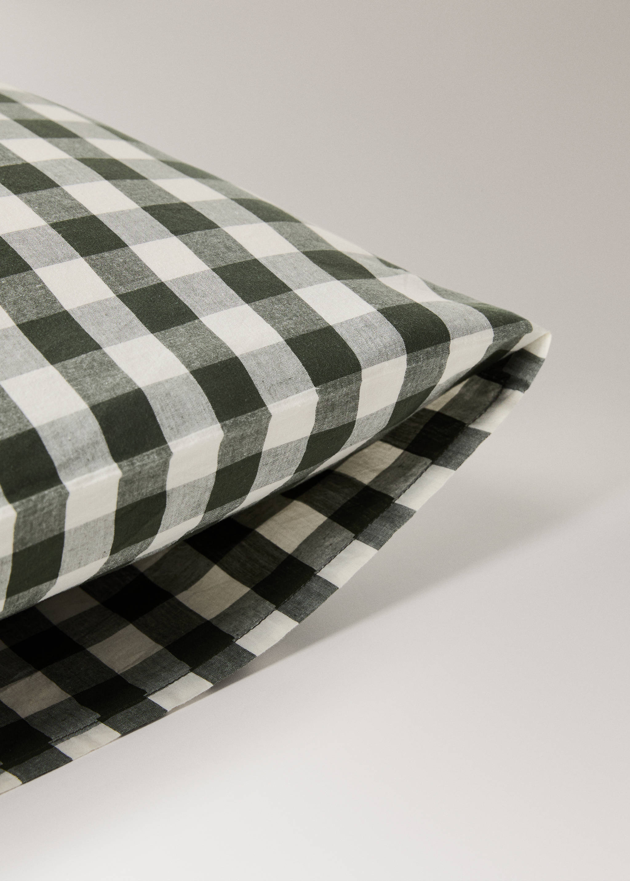Two cotton yarn-dyed gingham check pillowcases 50x75cm - Details of the article 3