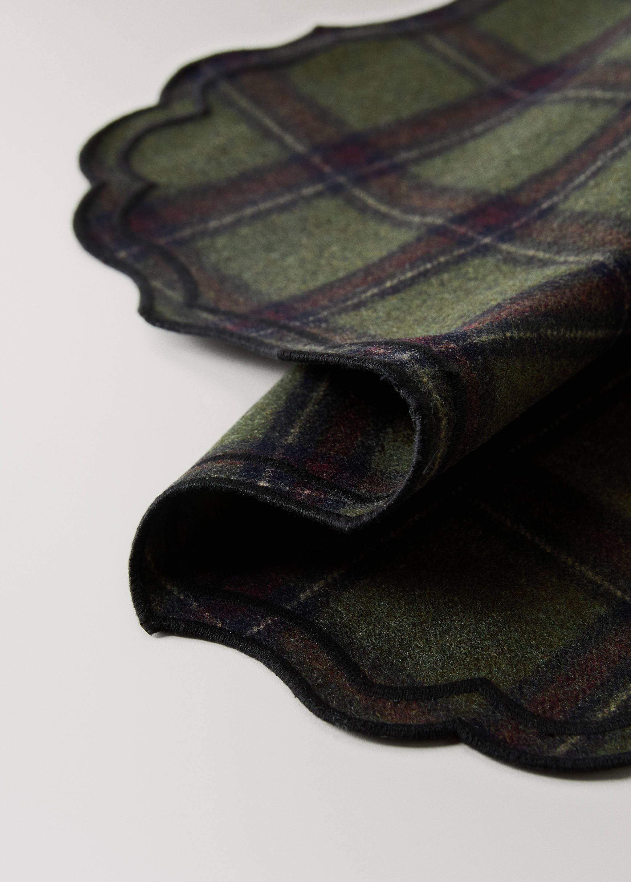 Flannel placemat - Details of the article 2