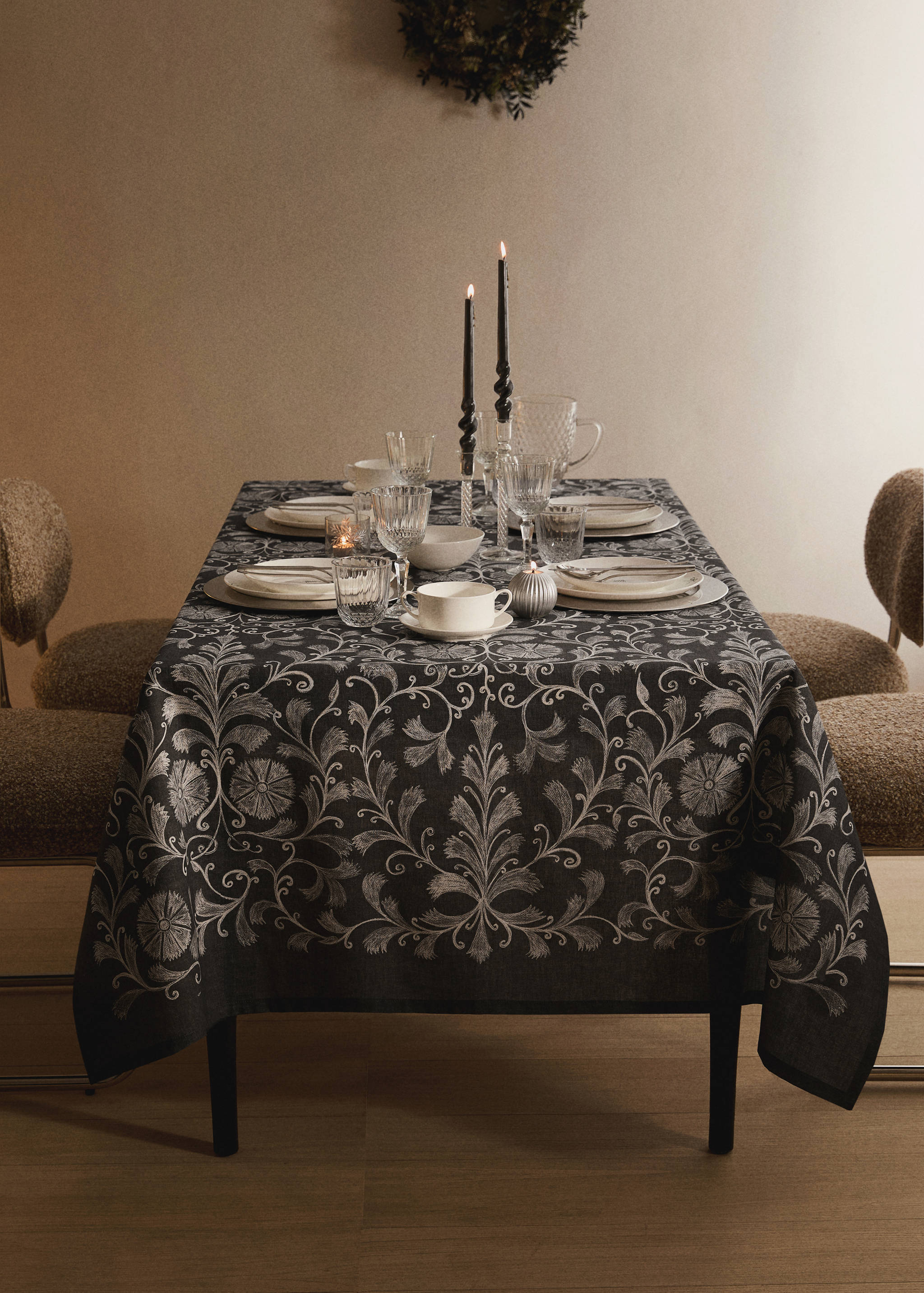 Printed linen cotton tablecloth for 8 to 10 diners - General plane