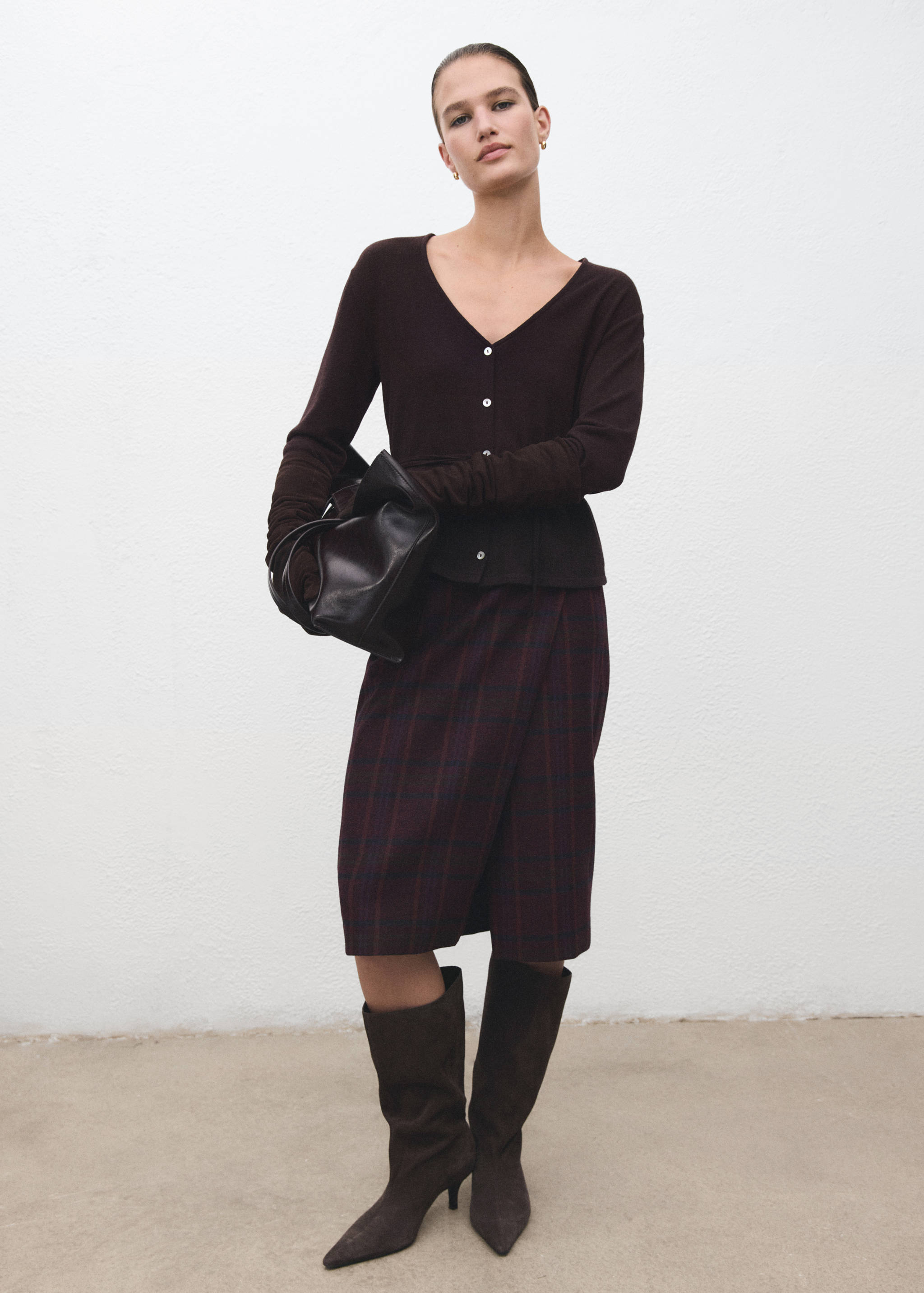 Вязаный кардиган с поясом - Общий план