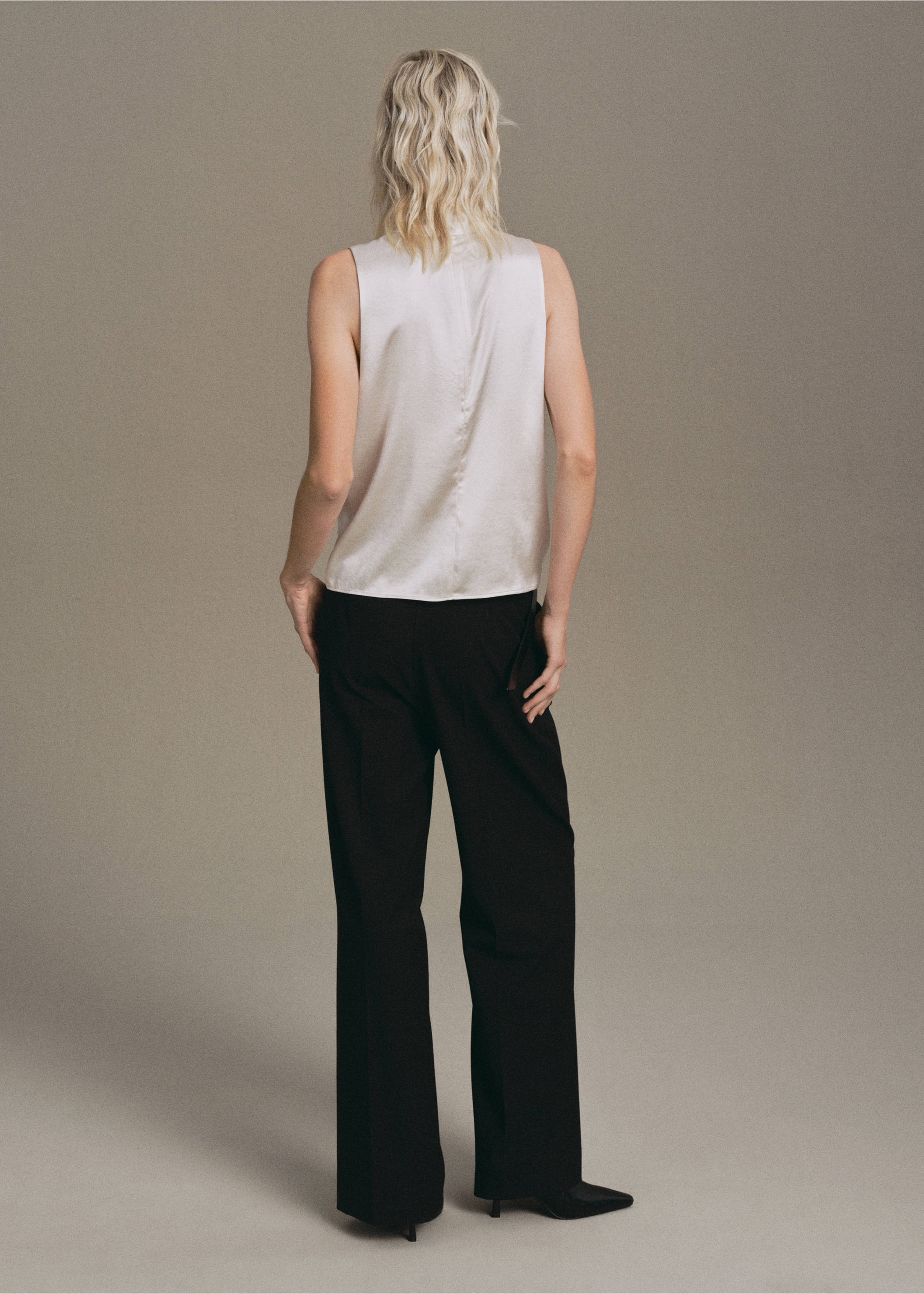 Blouse satinée col roulé - Verso de l’article, Écru. Ref: 17037804-00.