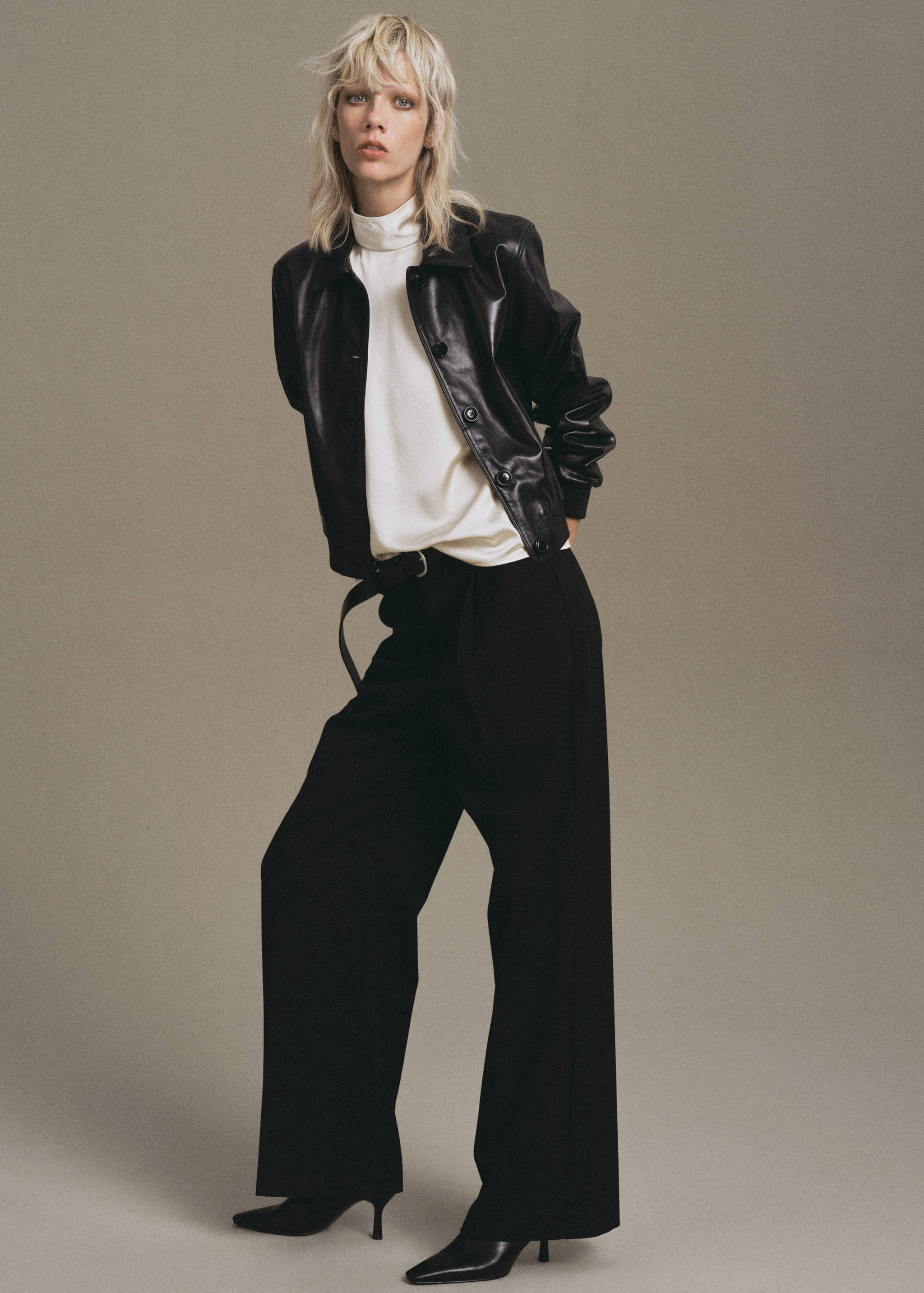 Blouse satinée col roulé - Détail de l'article 1