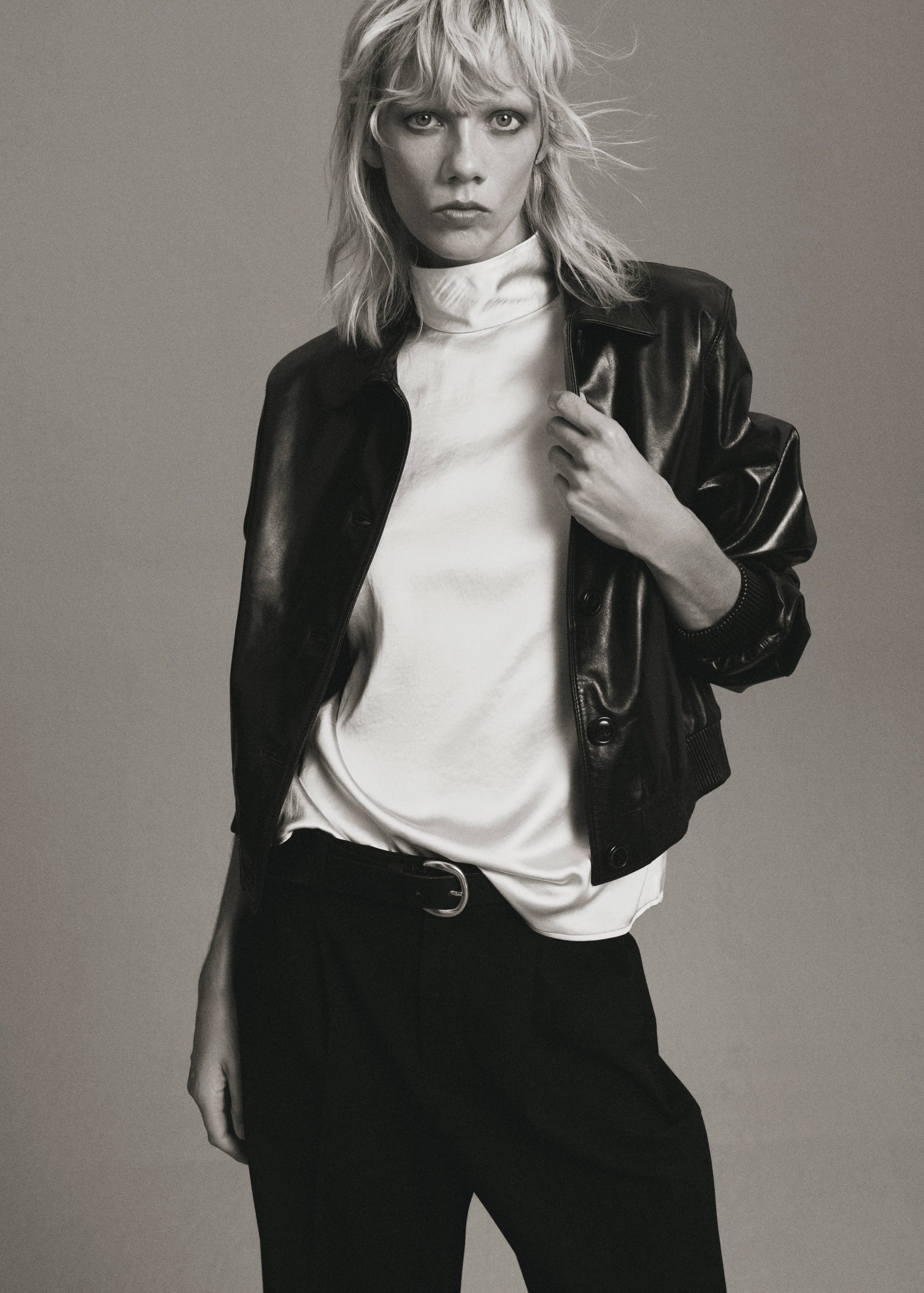 Blouse satinée col roulé - Détail de l'article 2