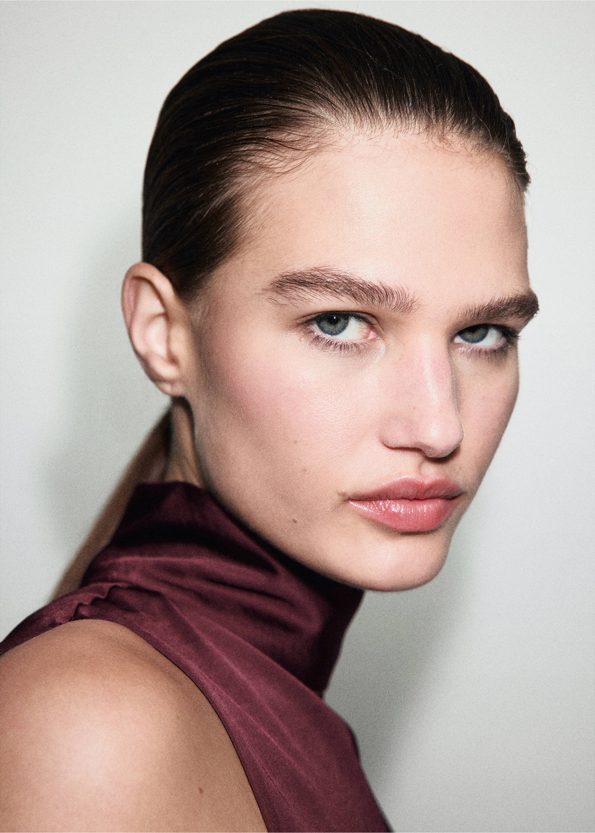 Blouse satinée col roulé - Détail de l'article 1, Lie de vin. Ref: 17037804-00.