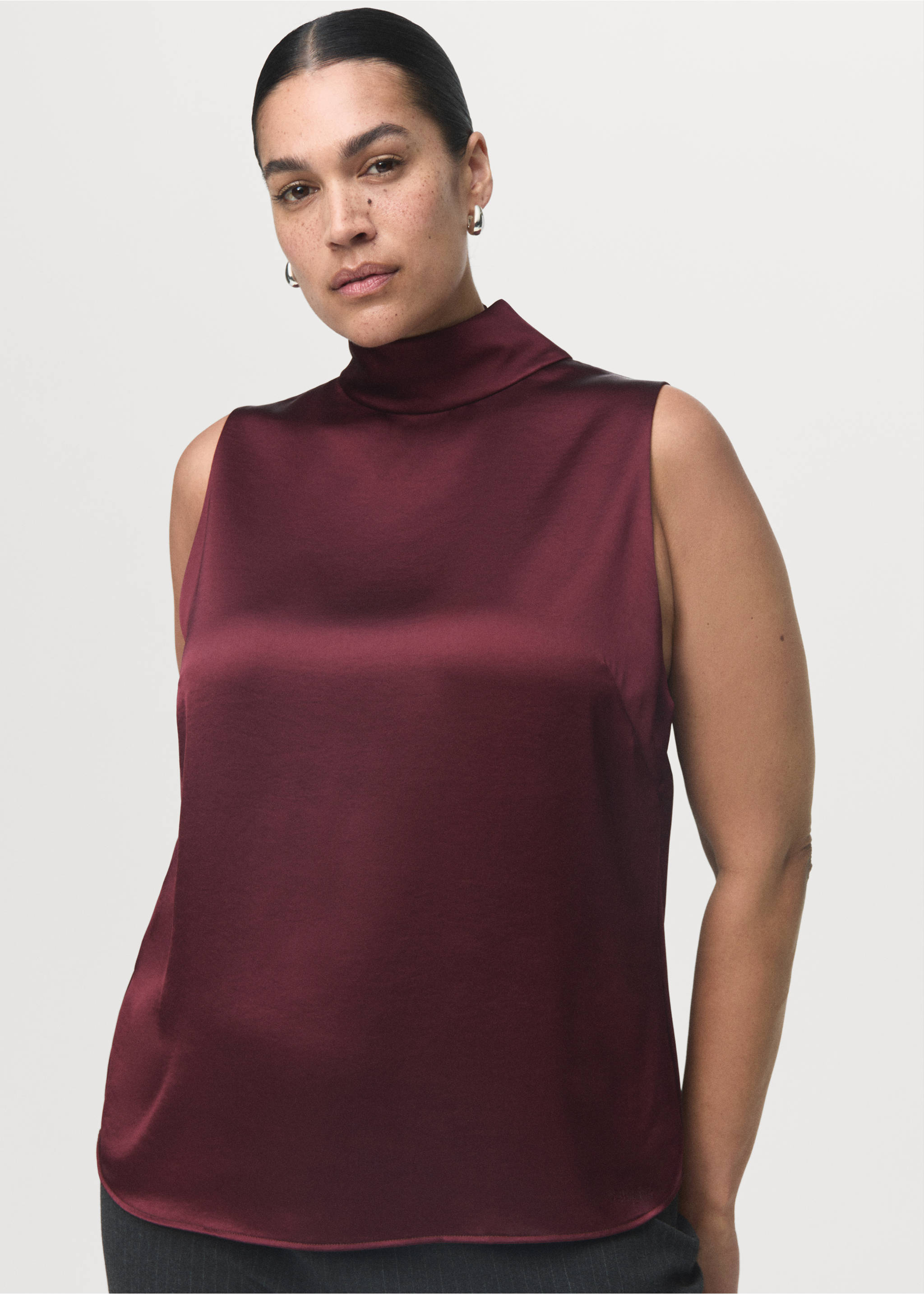 Blouse satinée col roulé - Détail de l'article 5, Lie de vin. Ref: 17037804-00.