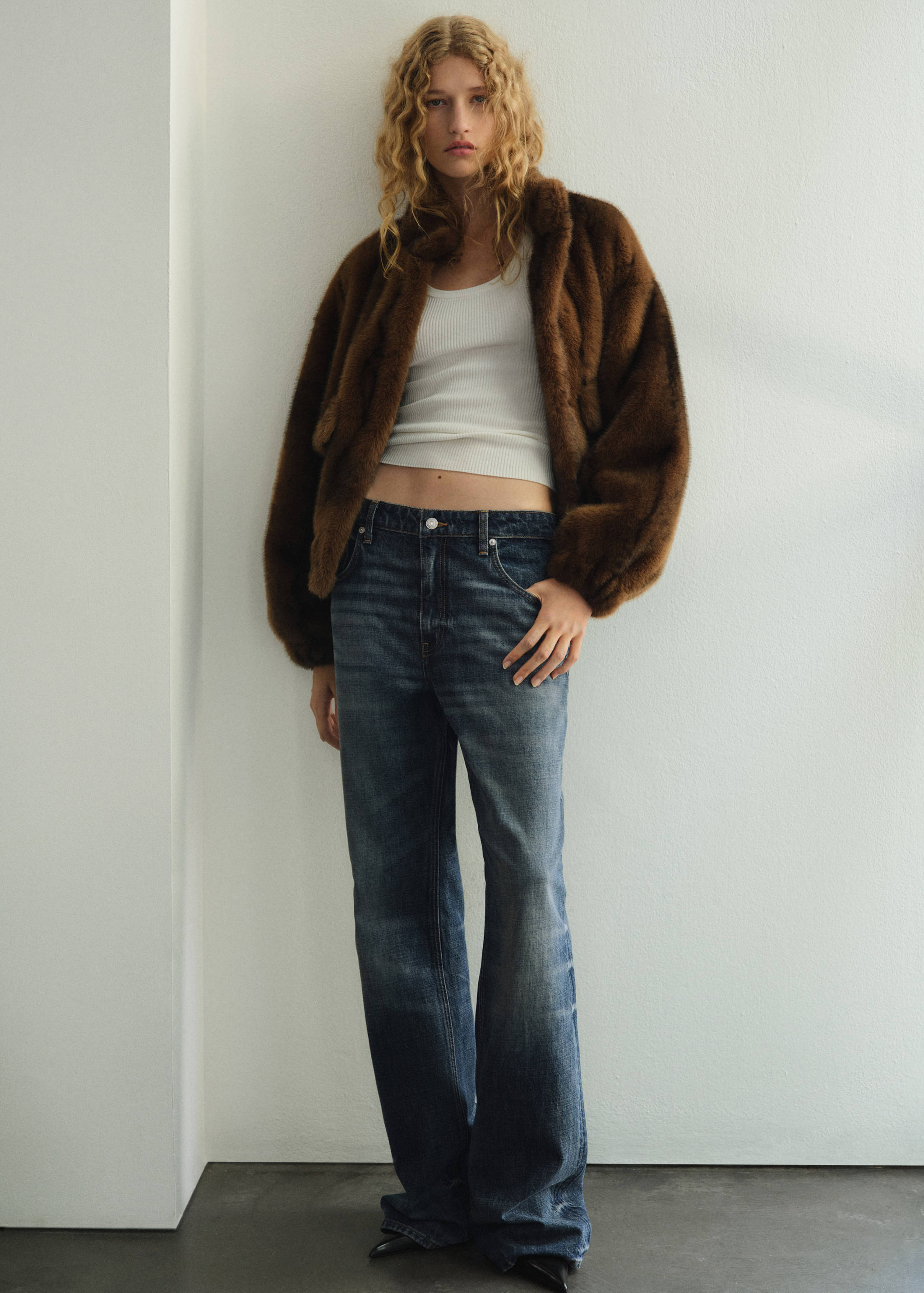 Mid-rise flared jeans - General plane