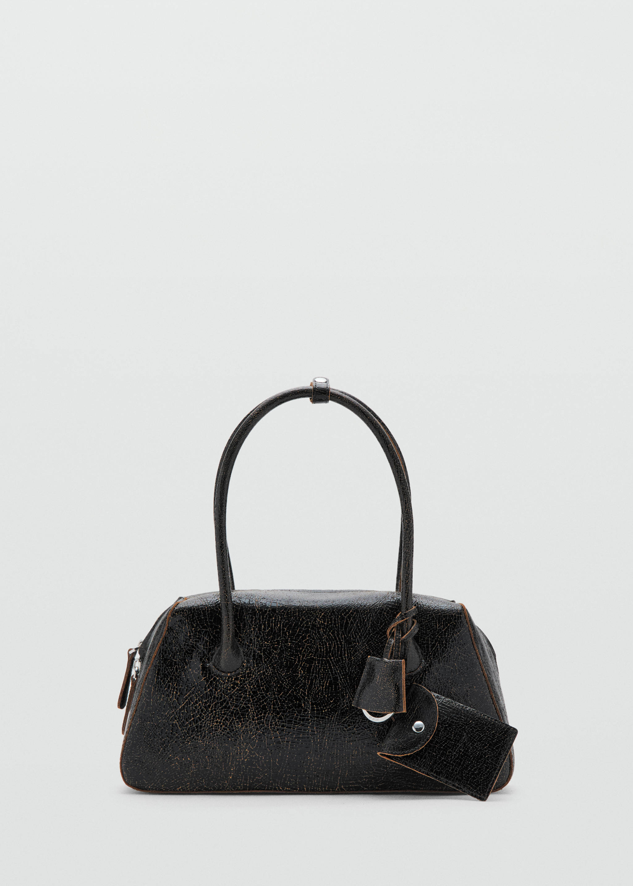 Axelremsväska i läder med berlocker - Artikel utan modell