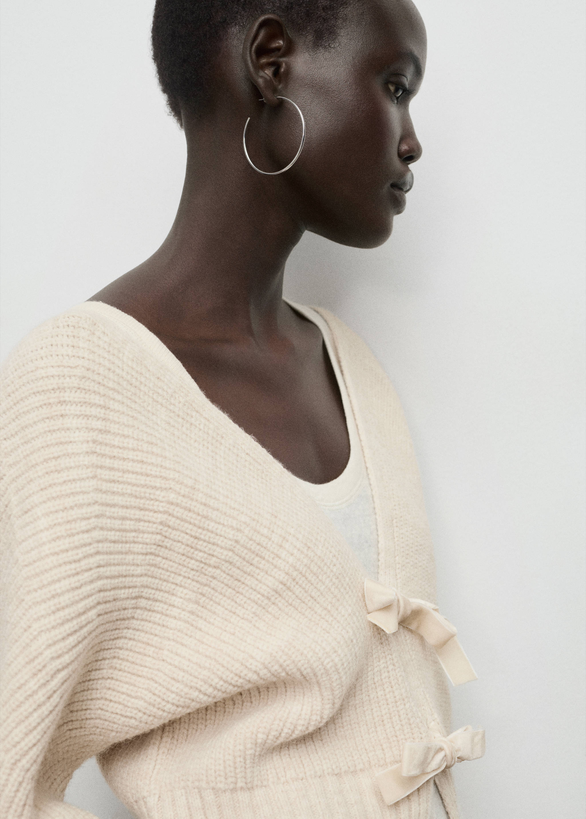 Cardigan col en V à nœuds - Détail de l'article 1