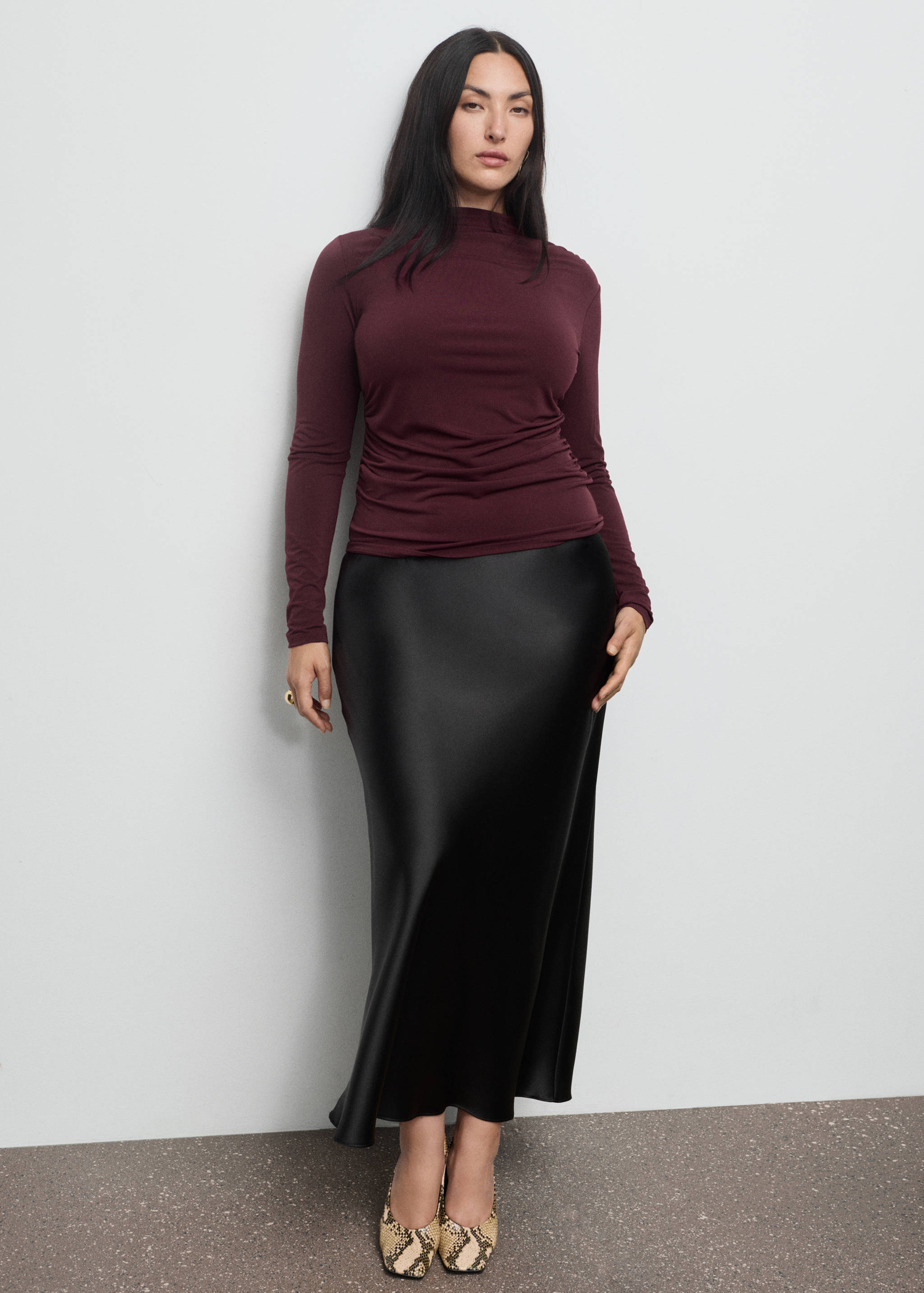 Draped fitted t-shirt - Details of the article 3