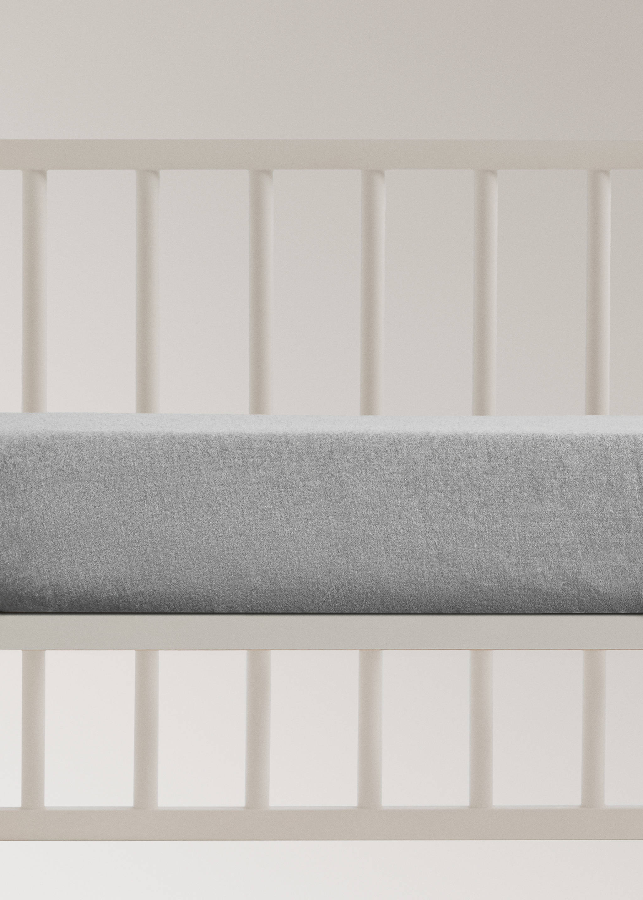 Melange-yarn fine-striped cotton fitted sheet for cot - Article without model