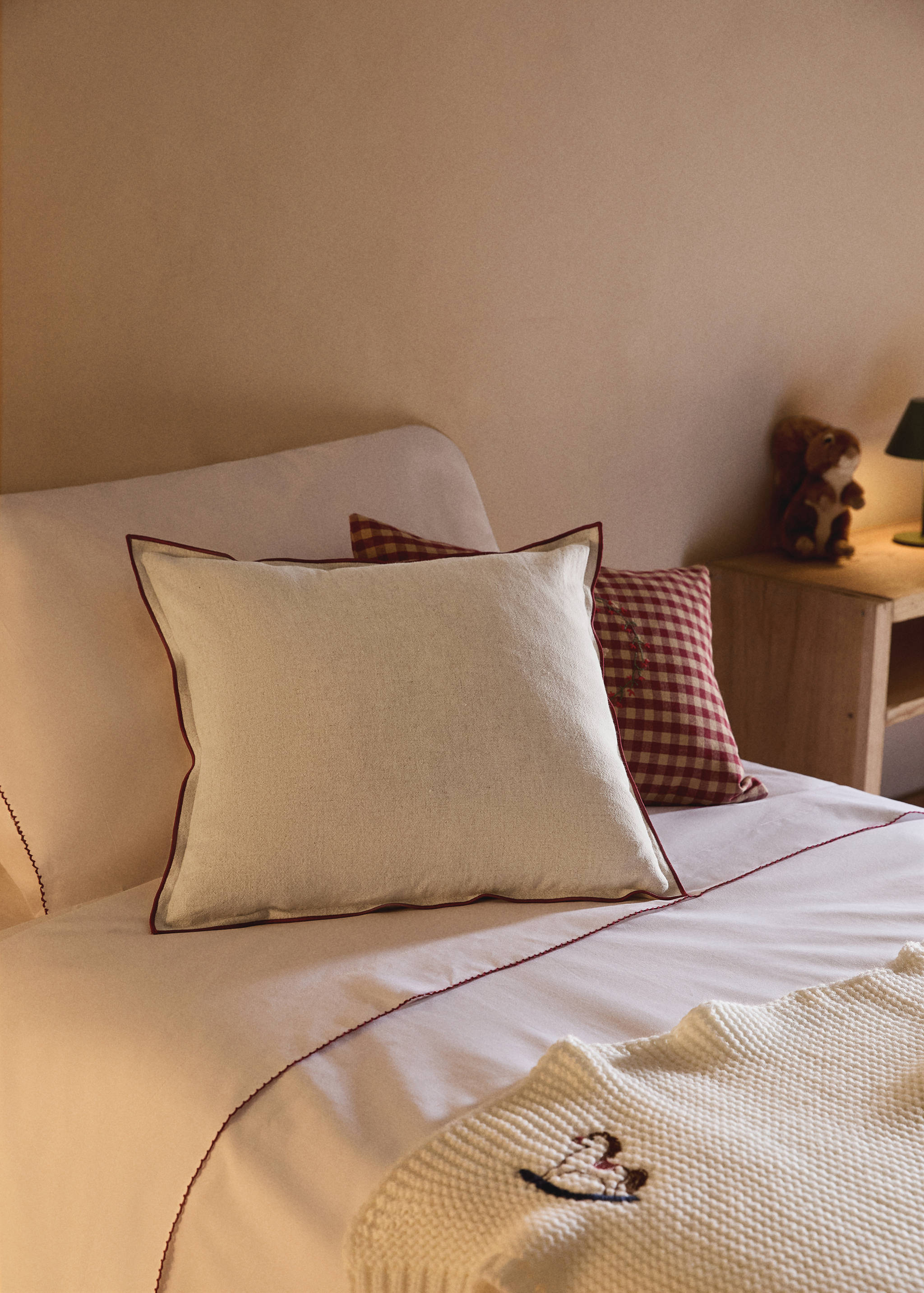 Children's cushion cover with overlock 40x40cm - General plane