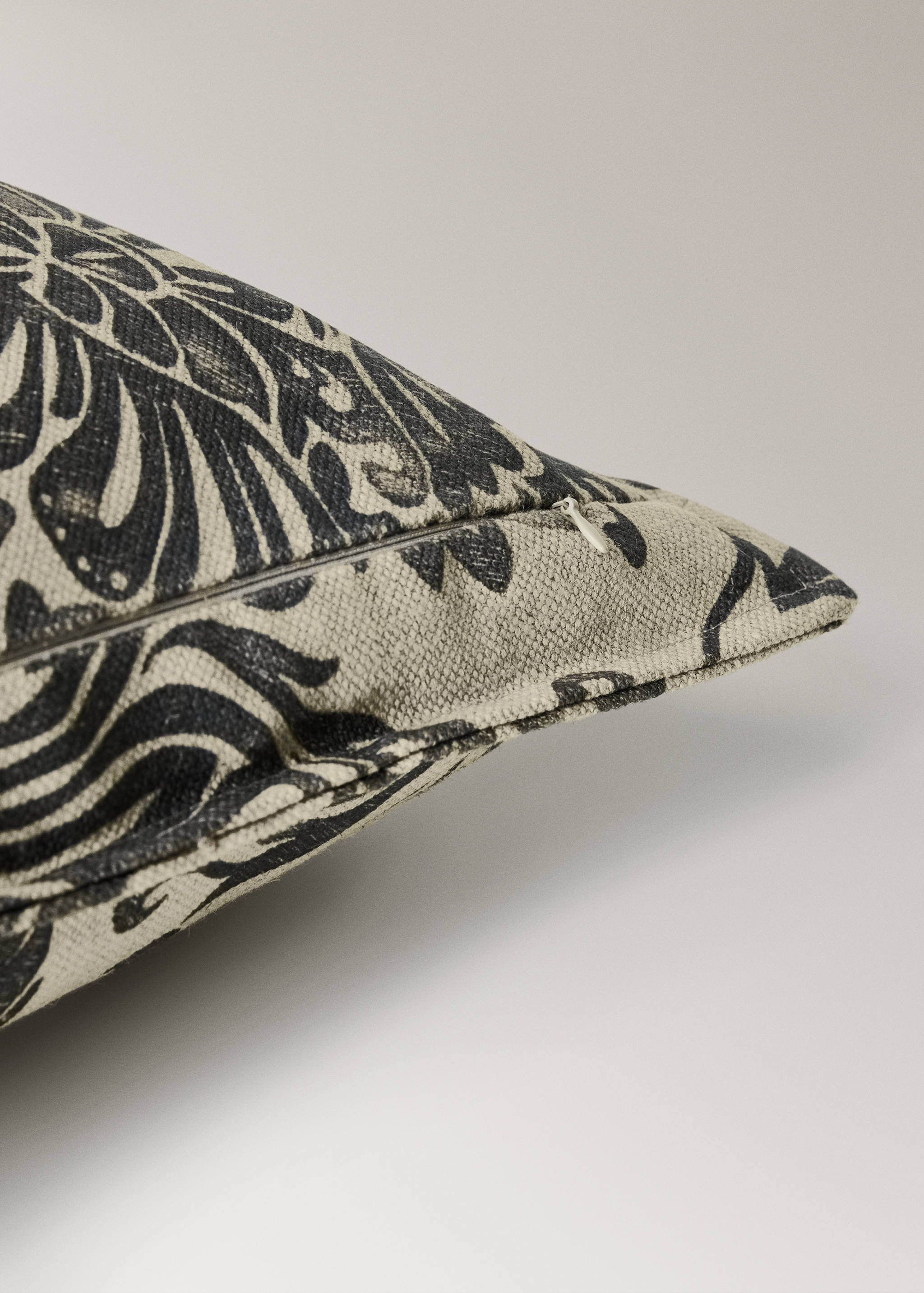 Damask-print cushion cover 40x60cm - Details of the article 2