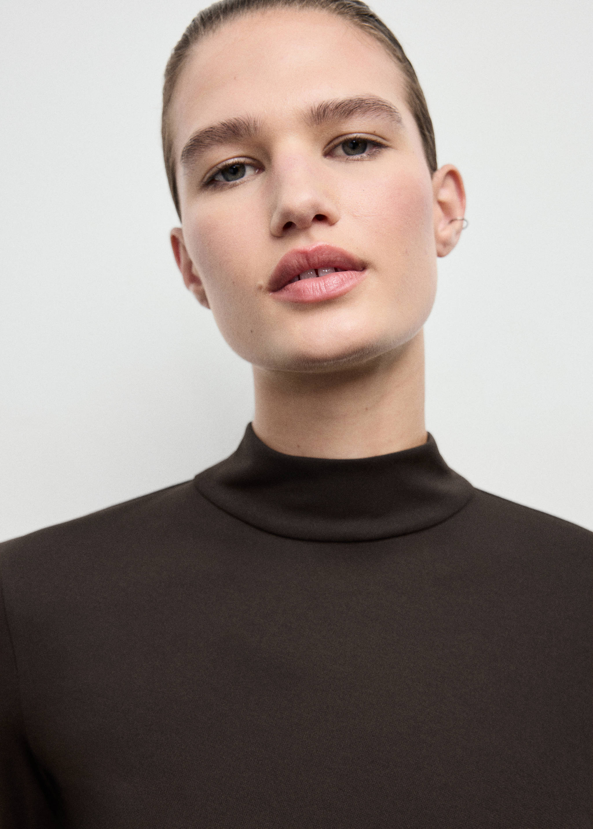 Приталенная футболка с расклешенными рукавами - Деталь изделия 1