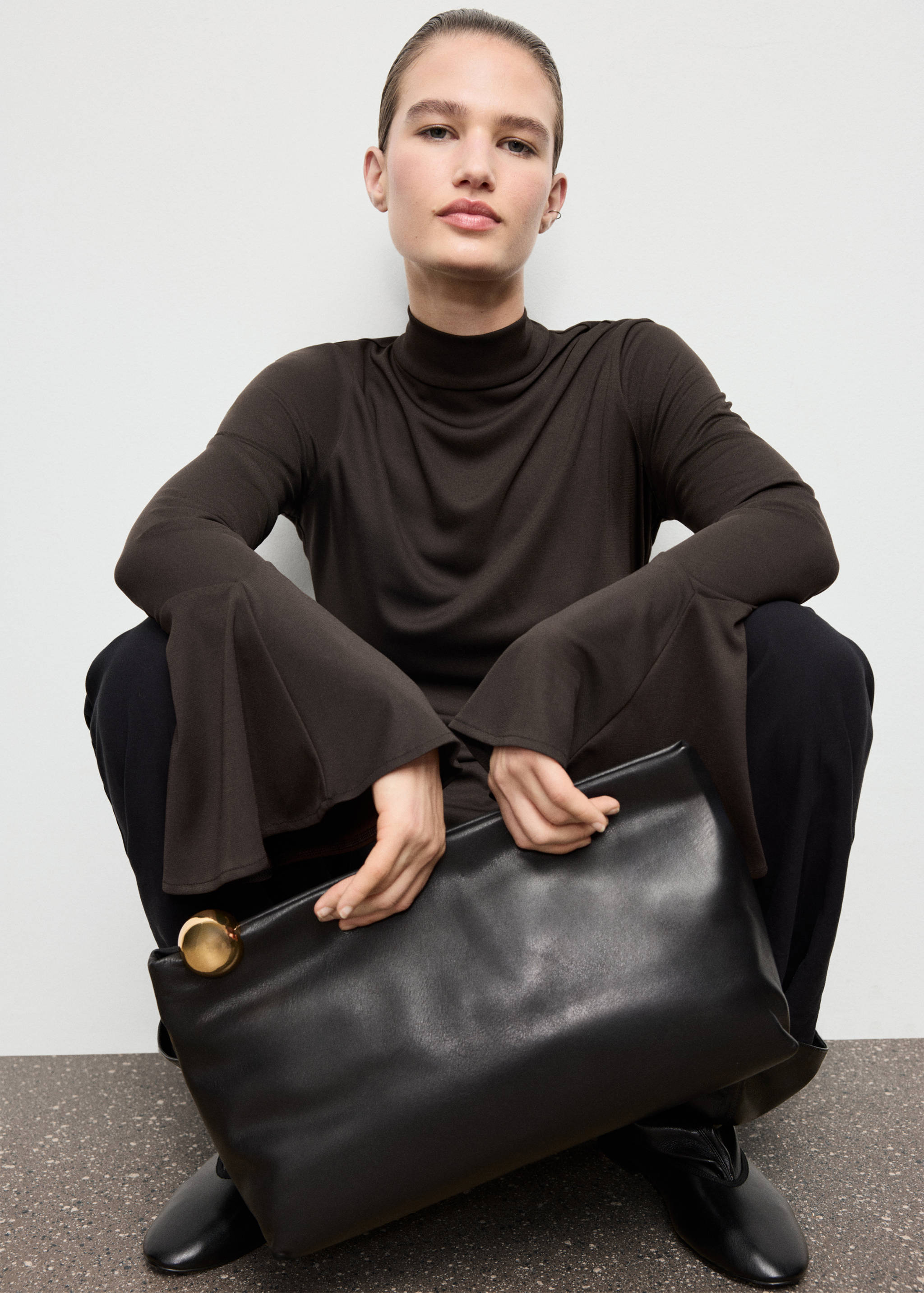 Приталенная футболка с расклешенными рукавами - Деталь изделия 4