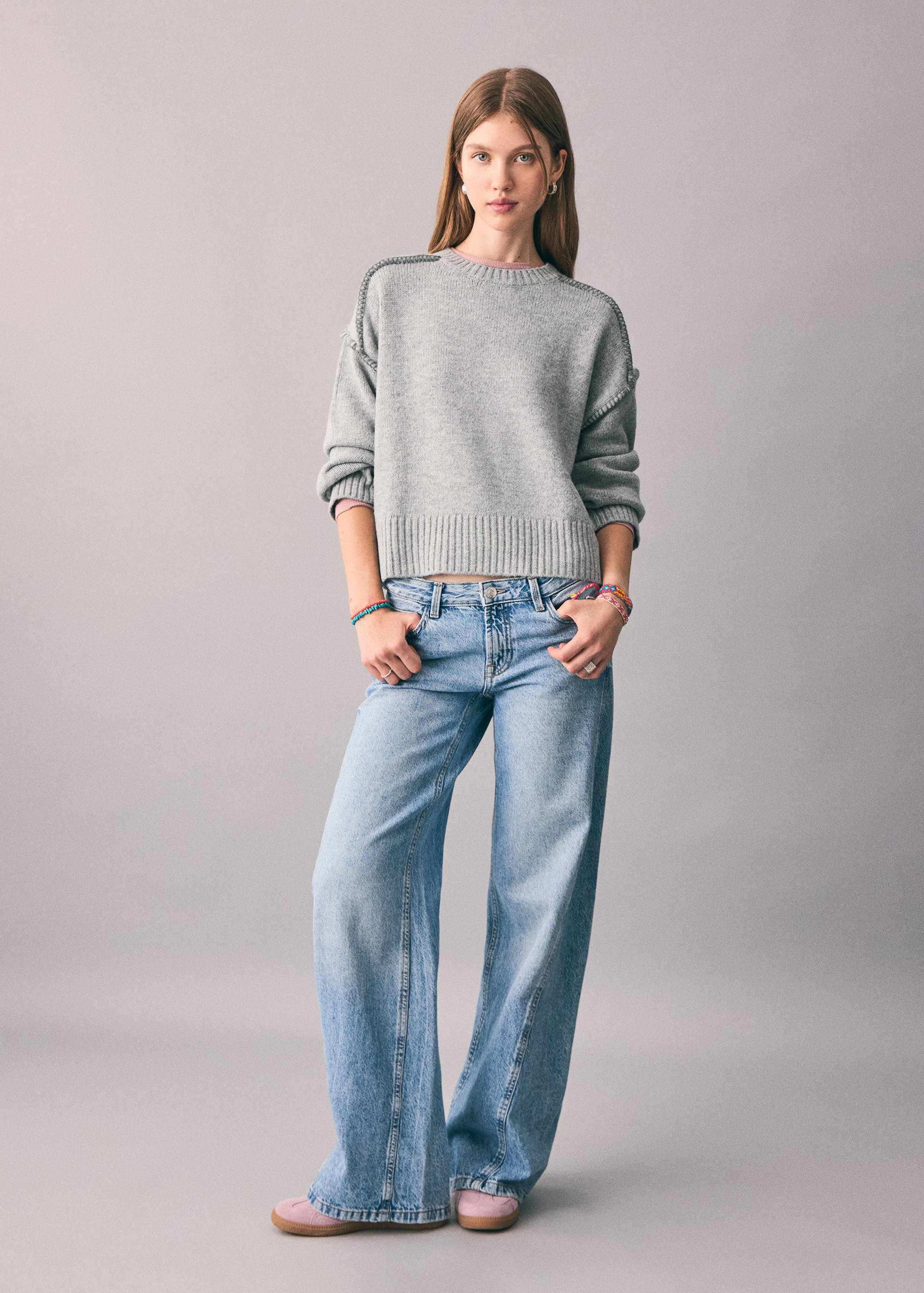 Tröja med sömnadsdetaljer - Allmän bild