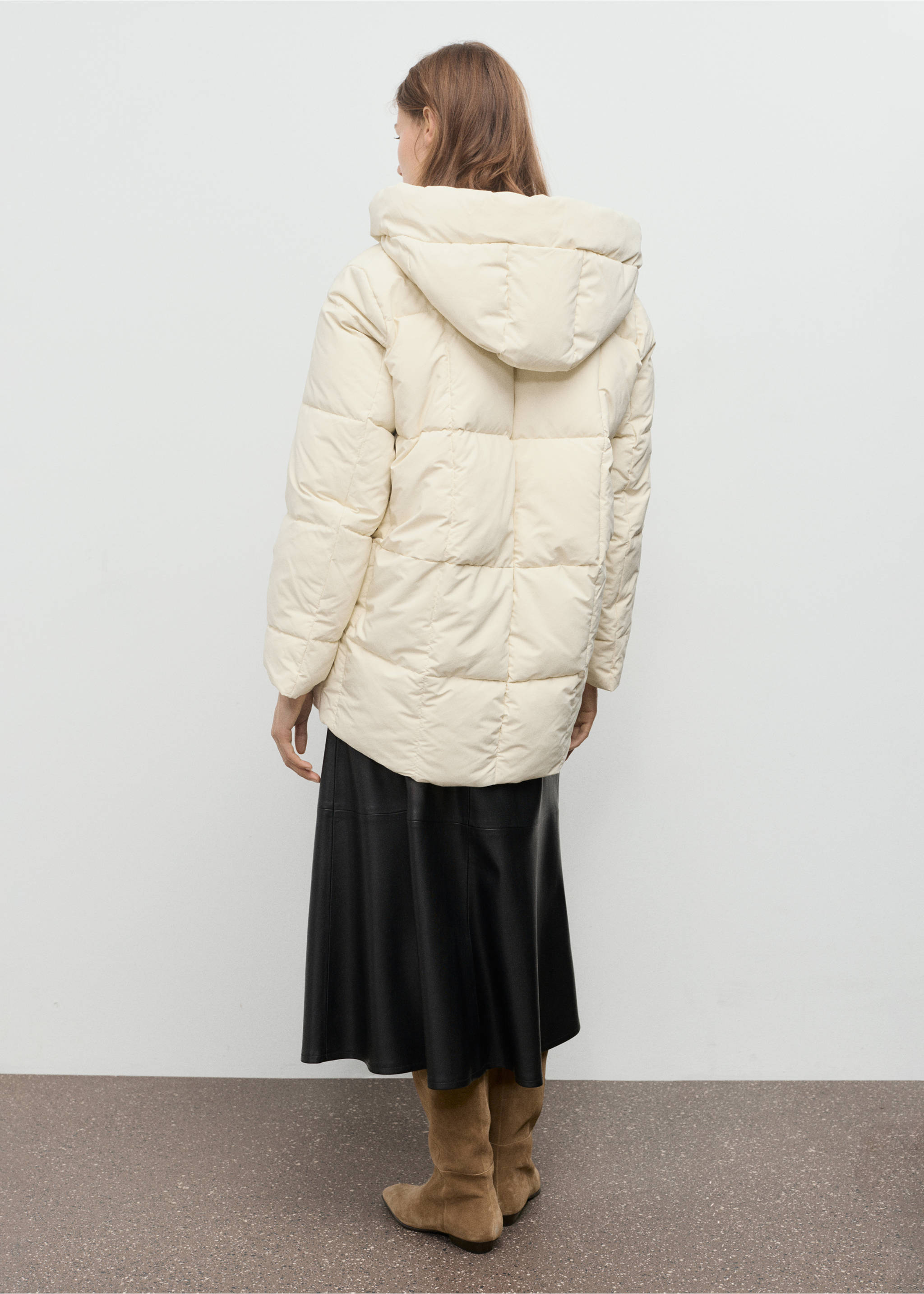 Hood puffer coat - Reverse of the article, Vanilla. Ref: 17038267-00.