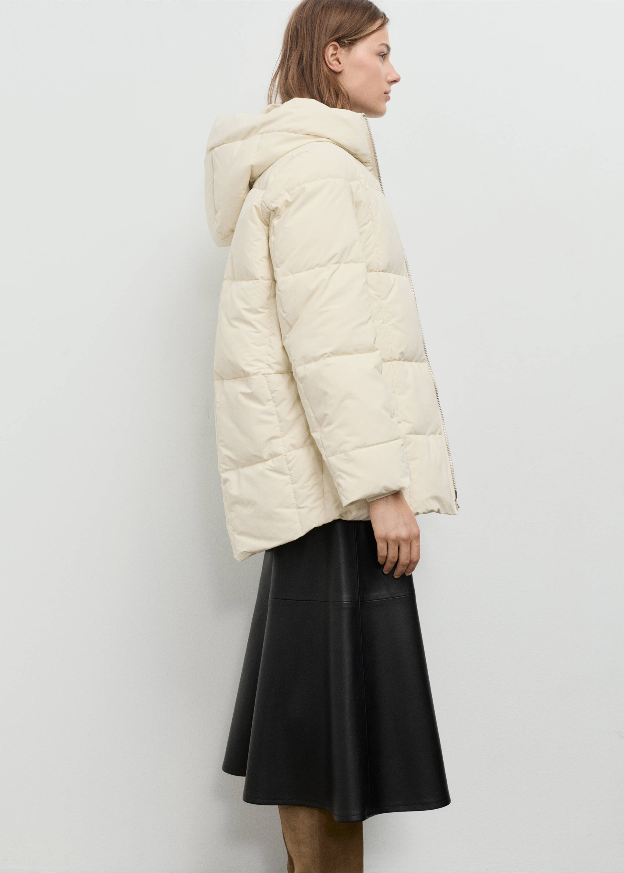 Hood puffer coat - Details of the article 2, Vanilla. Ref: 17038267-00.