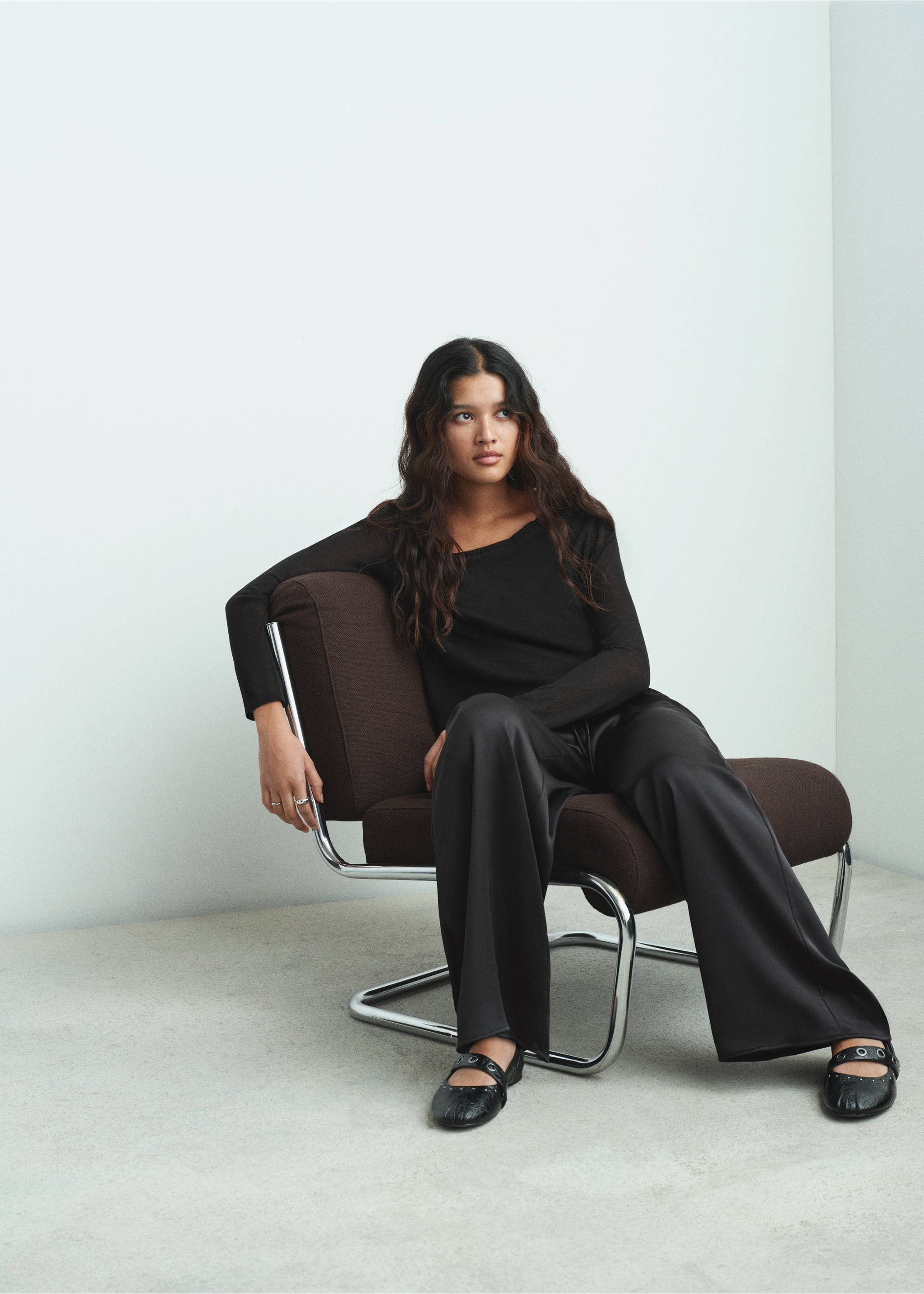 Flowy satin trousers - Details of the article 2, Black. Ref: 17038275-00.