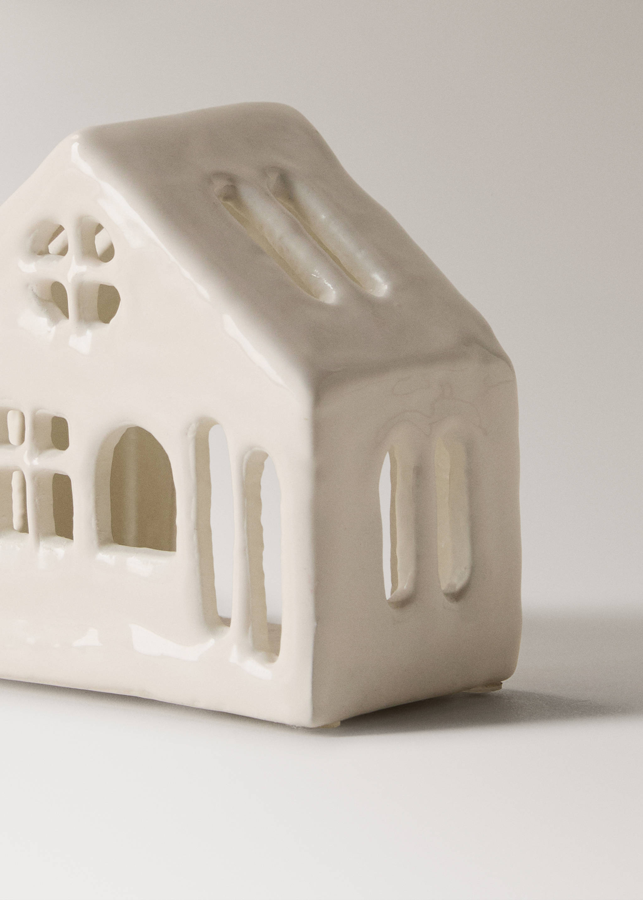 Low ceramic house candle holder - Details of the article 1