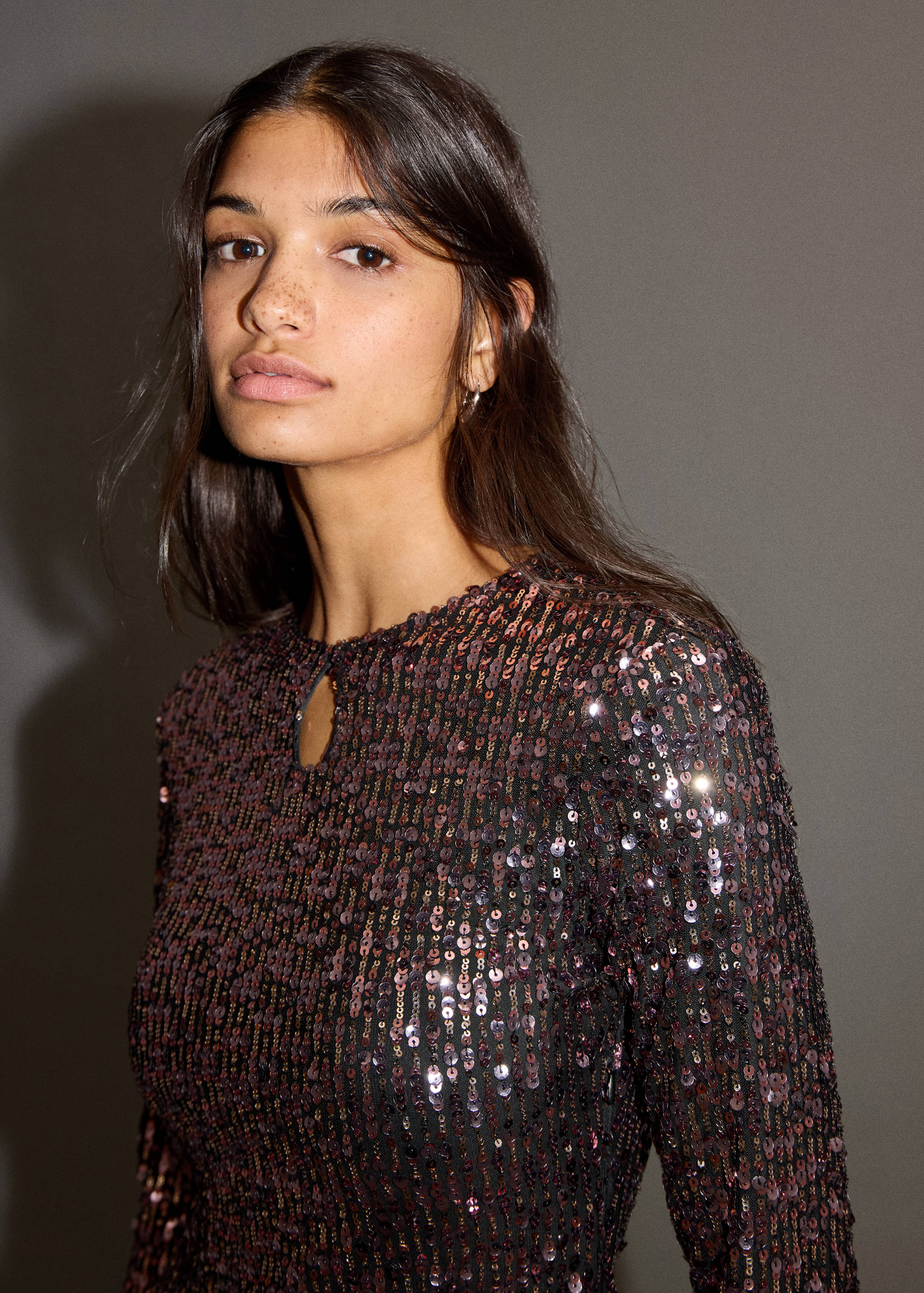 Short dress with sequins - Details of the article 1