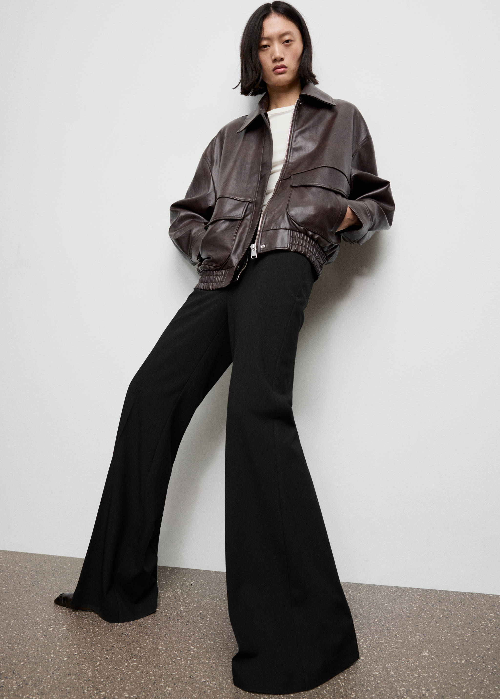 High-waisted flared trousers - General plane