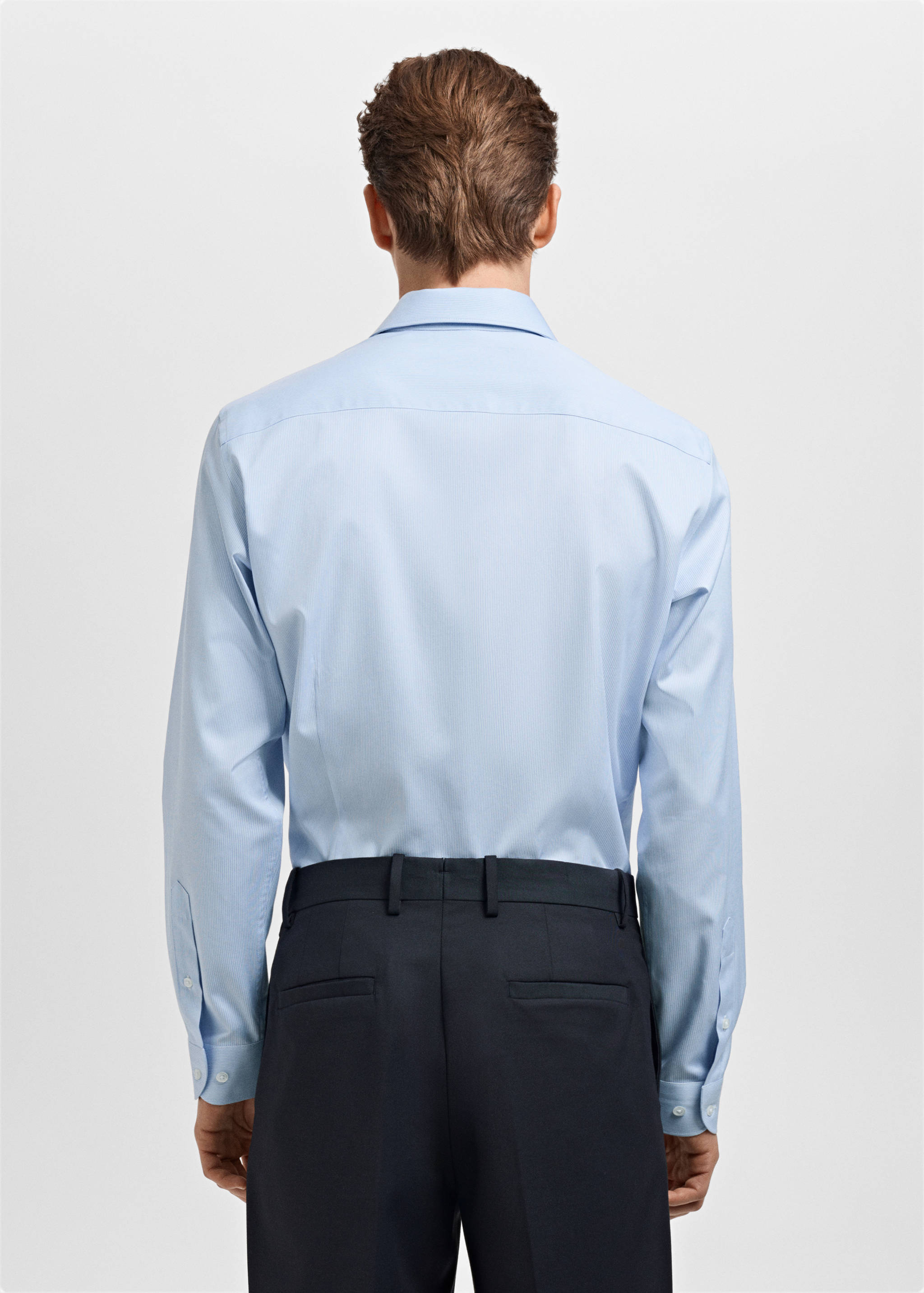قميص بدلة بخطوط ضيقة ملائمة مصنوع من قطن جيزا - الجهة الخلفية للمنتج
