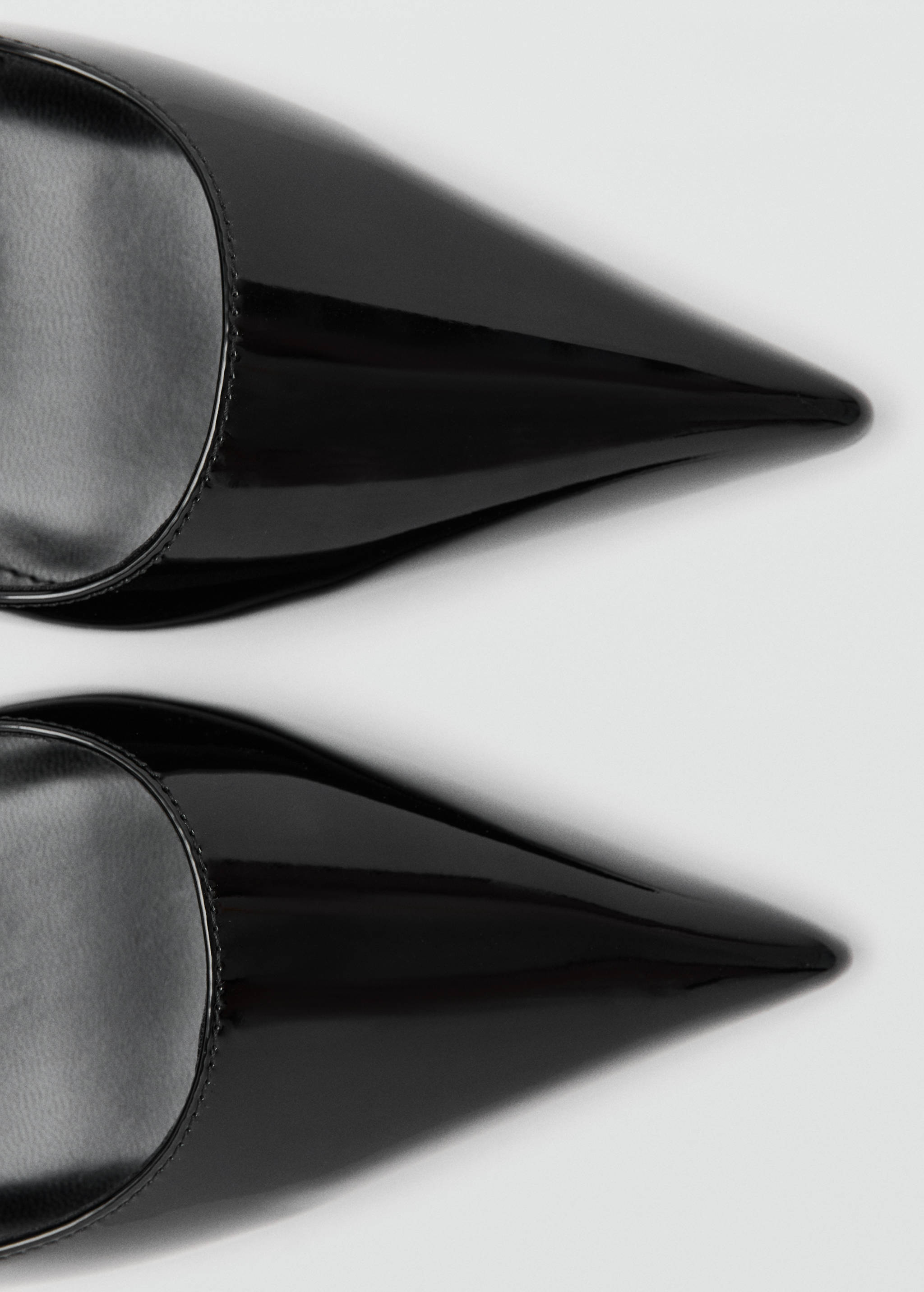 Patent leather heel shoes - Details of the article 2